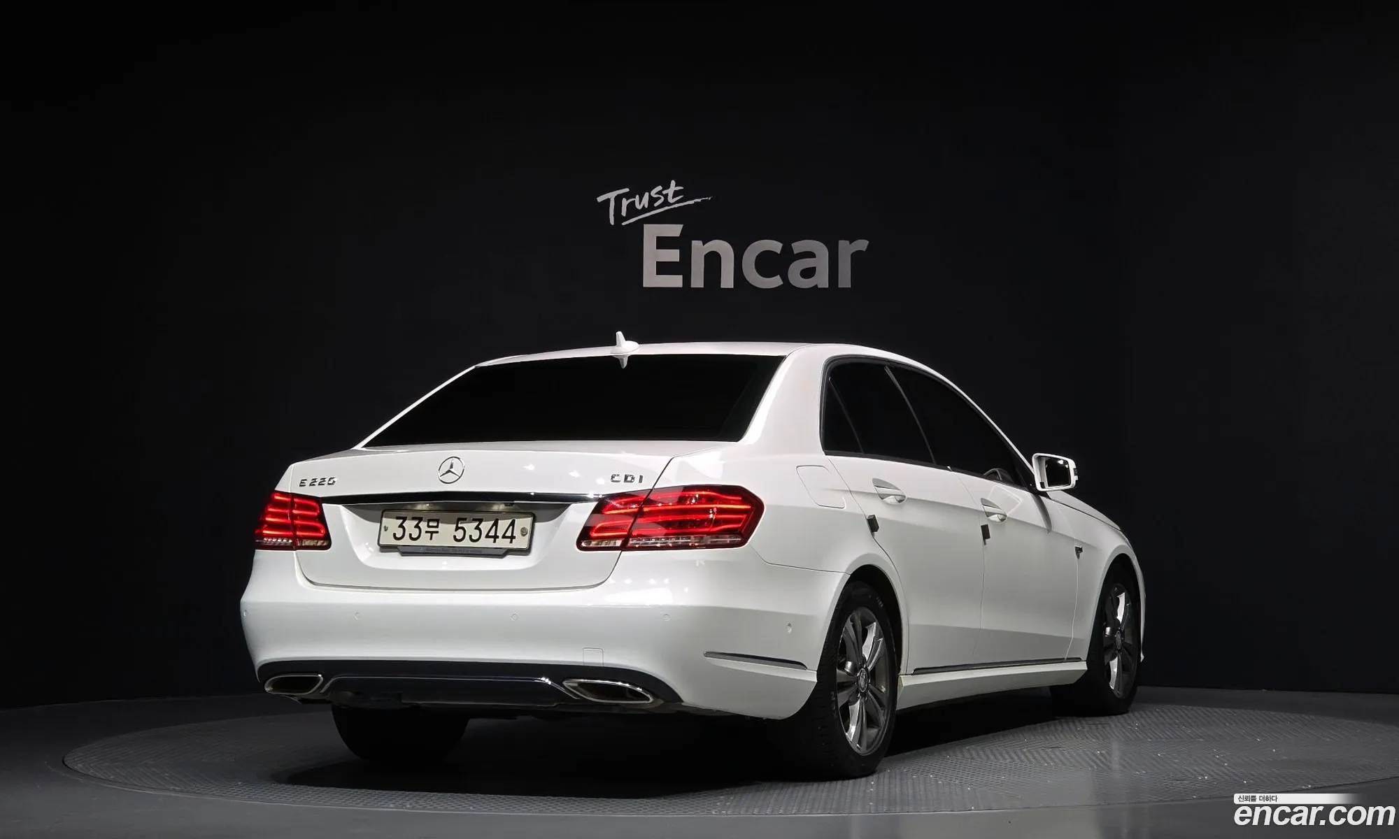 Mercedes-Benz E-Class W212 2014 WDDHF0CB1EA965004 — 11