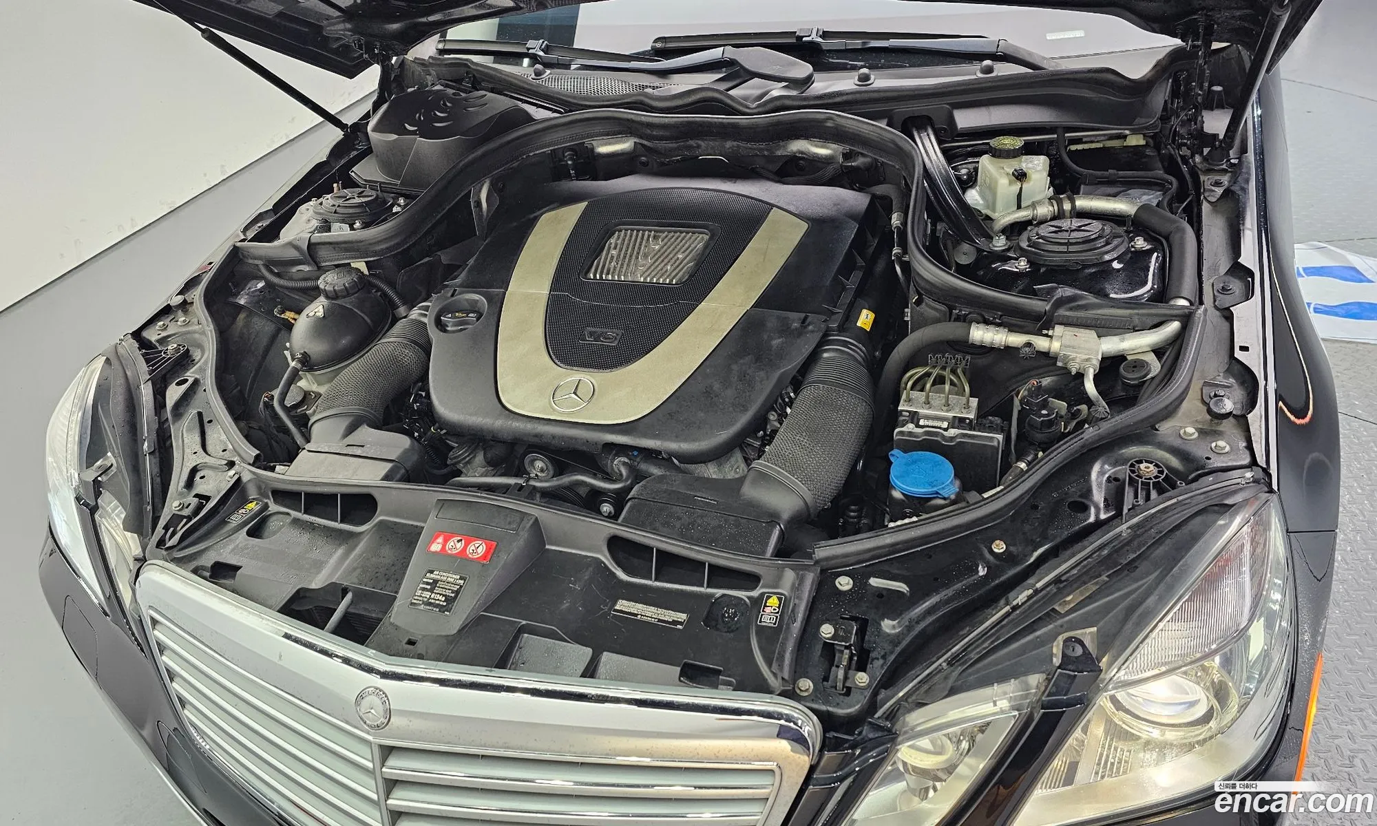 Mercedes-Benz E-Class W212 2011 WDDHF8HB2BA275488 — 12