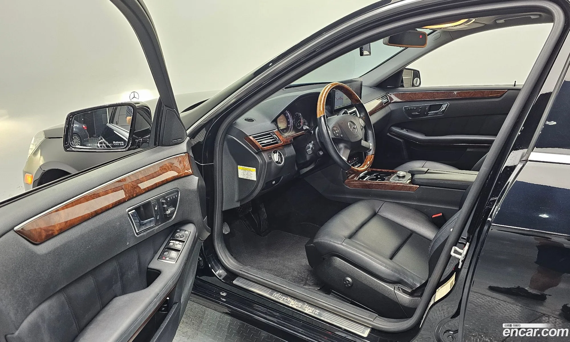 Mercedes-Benz E-Class W212 2011 WDDHF8HB2BA275488 — 6