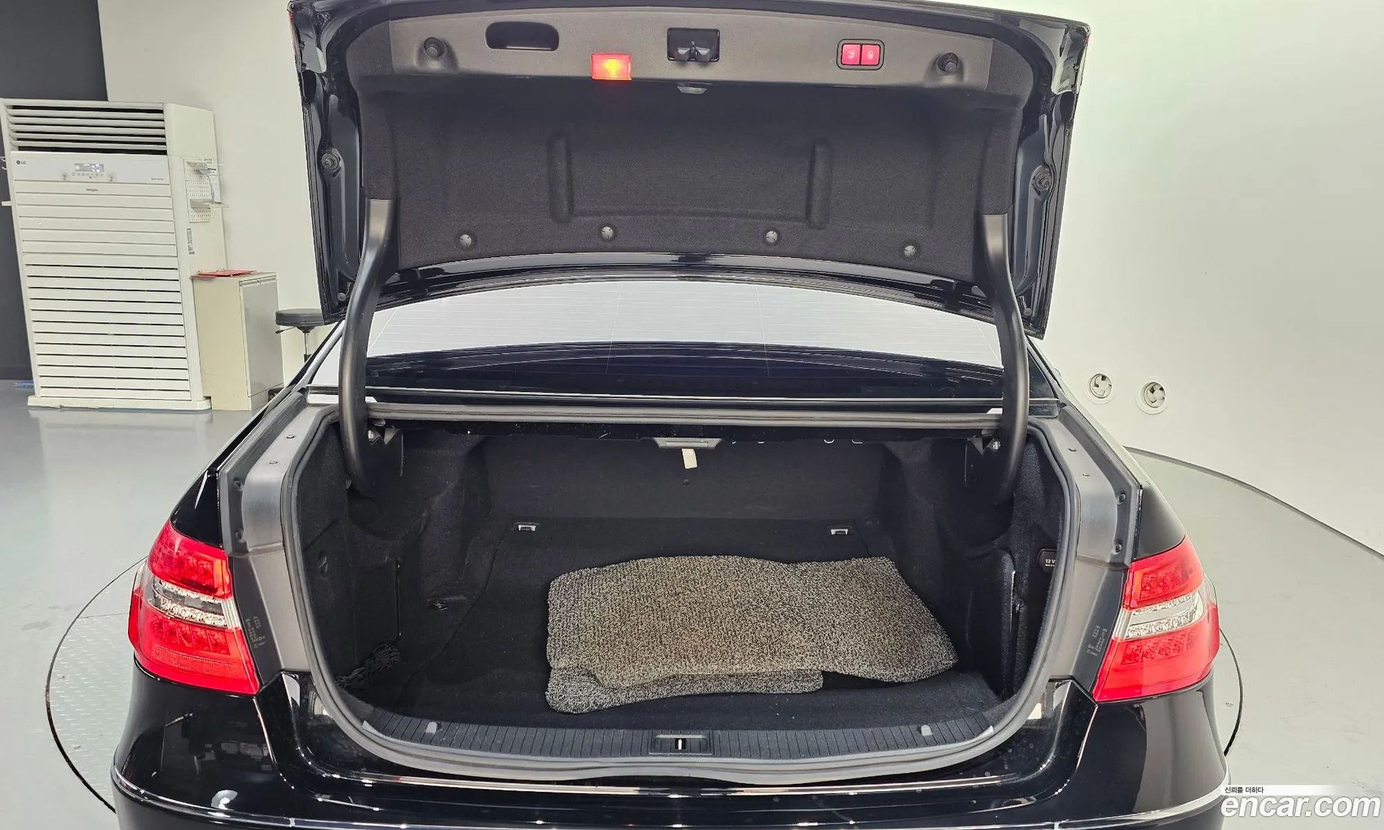 Mercedes-Benz E-Class W212 2011 WDDHF8HB2BA275488 — 13