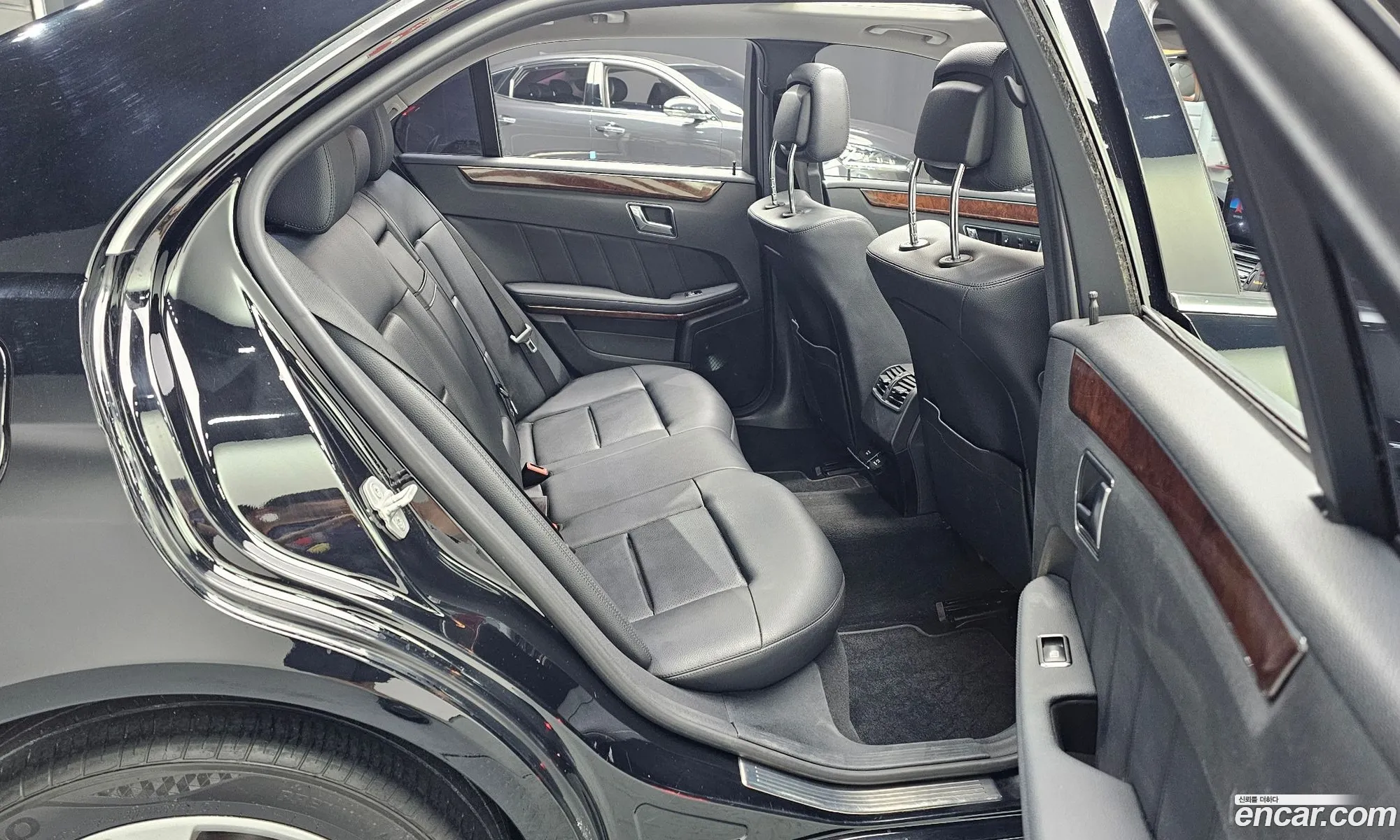 Mercedes-Benz E-Class W212 2011 WDDHF8HB2BA275488 — 2