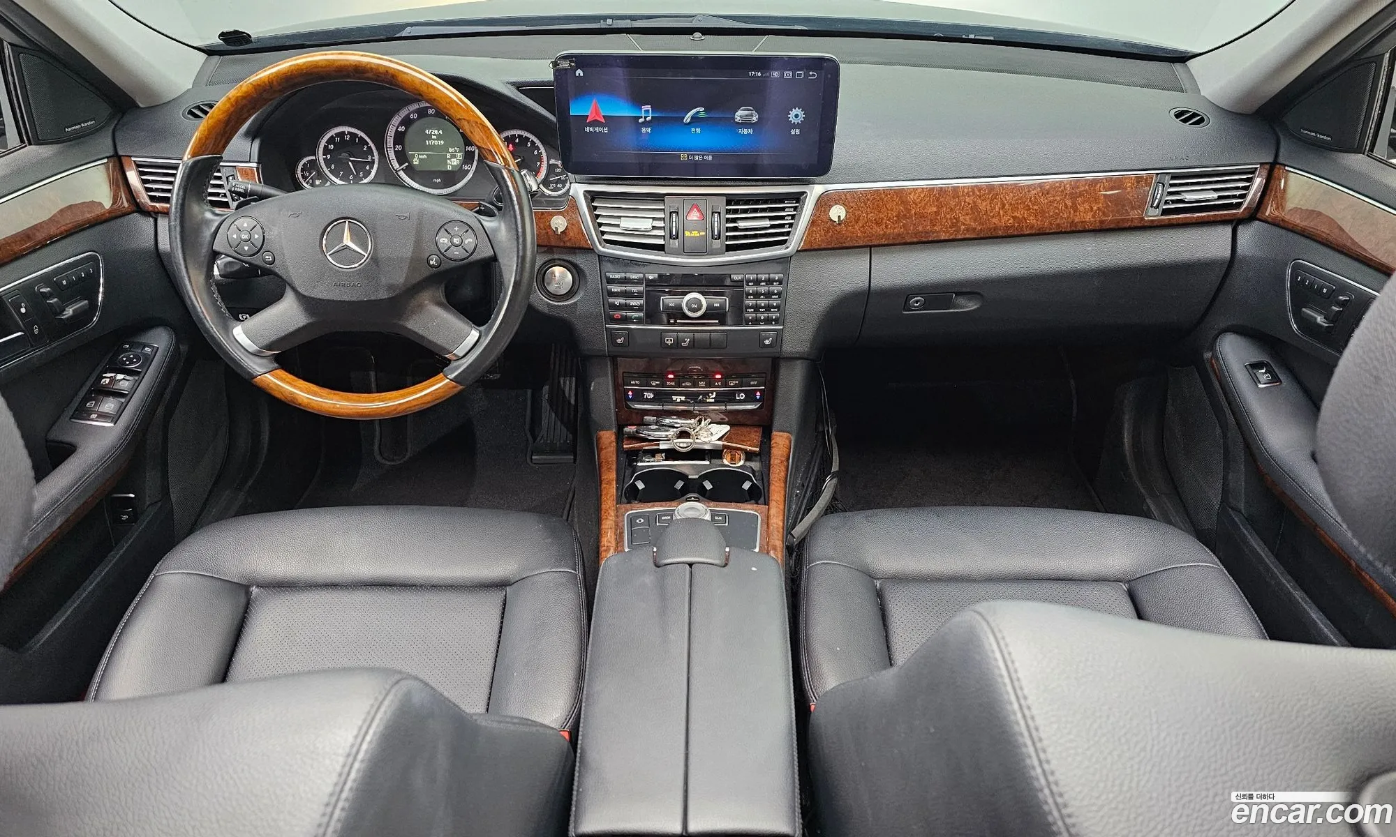 Mercedes-Benz E-Class W212 2011 WDDHF8HB2BA275488 — 17
