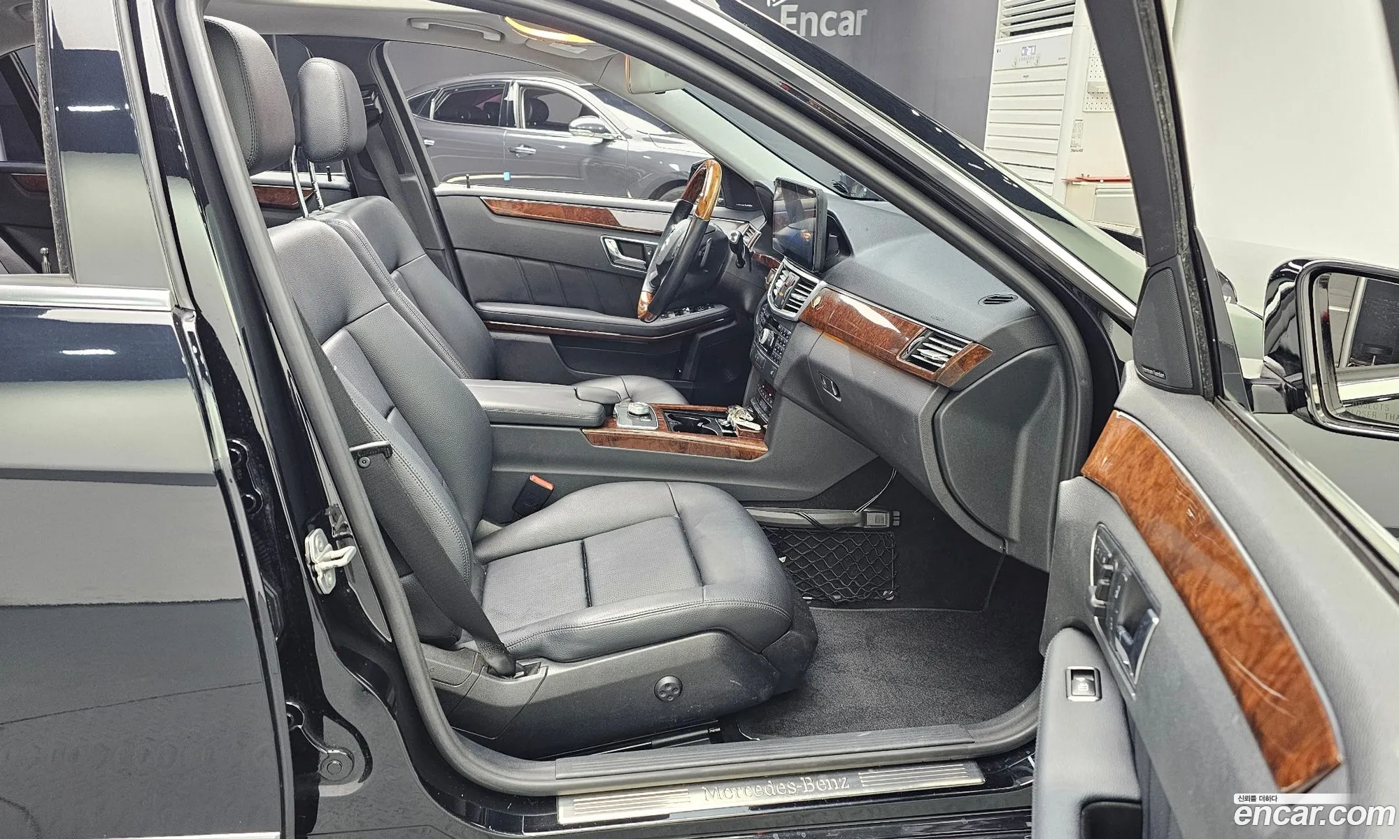 Mercedes-Benz E-Class W212 2011 WDDHF8HB2BA275488 — 9
