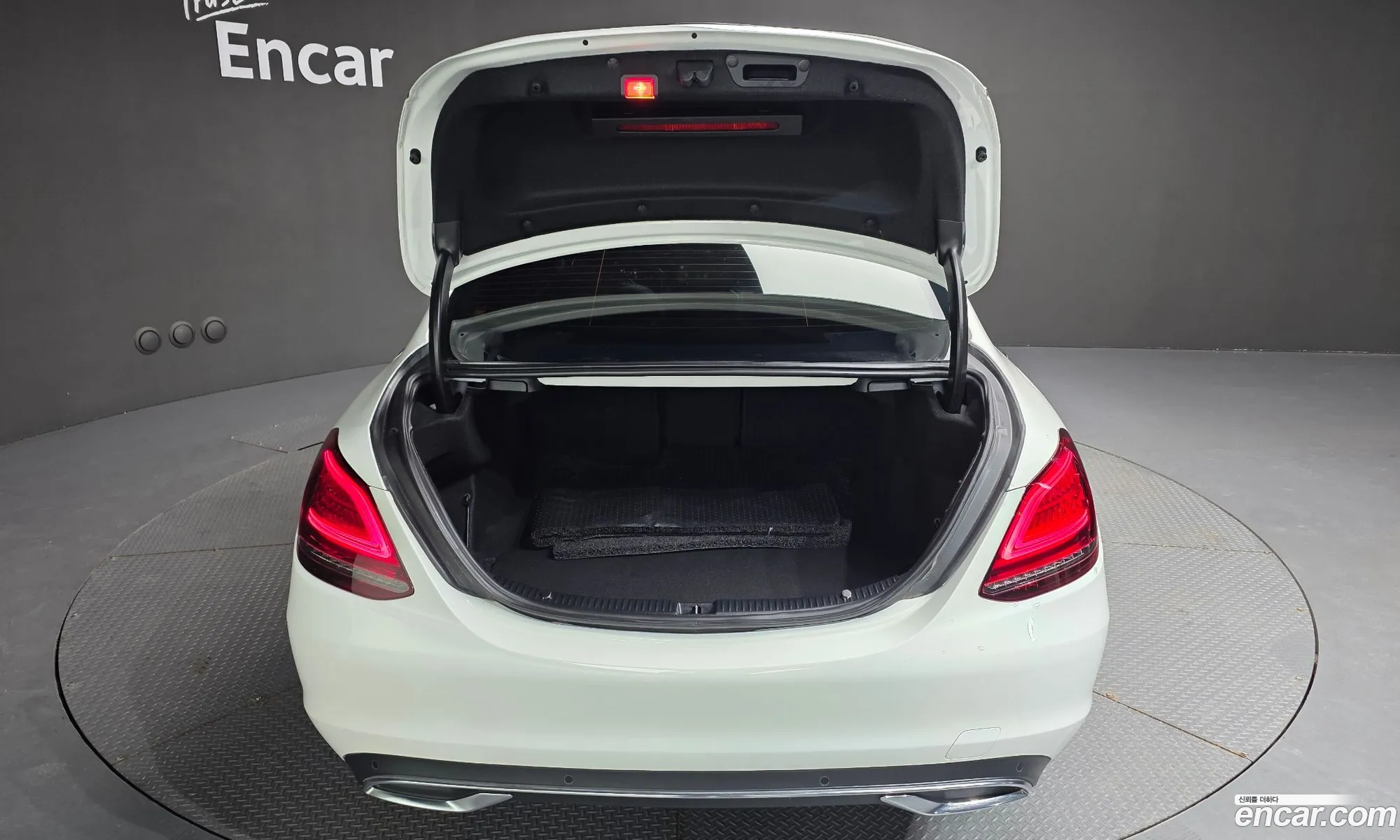 Mercedes-Benz C-Class W205 2019 — 17