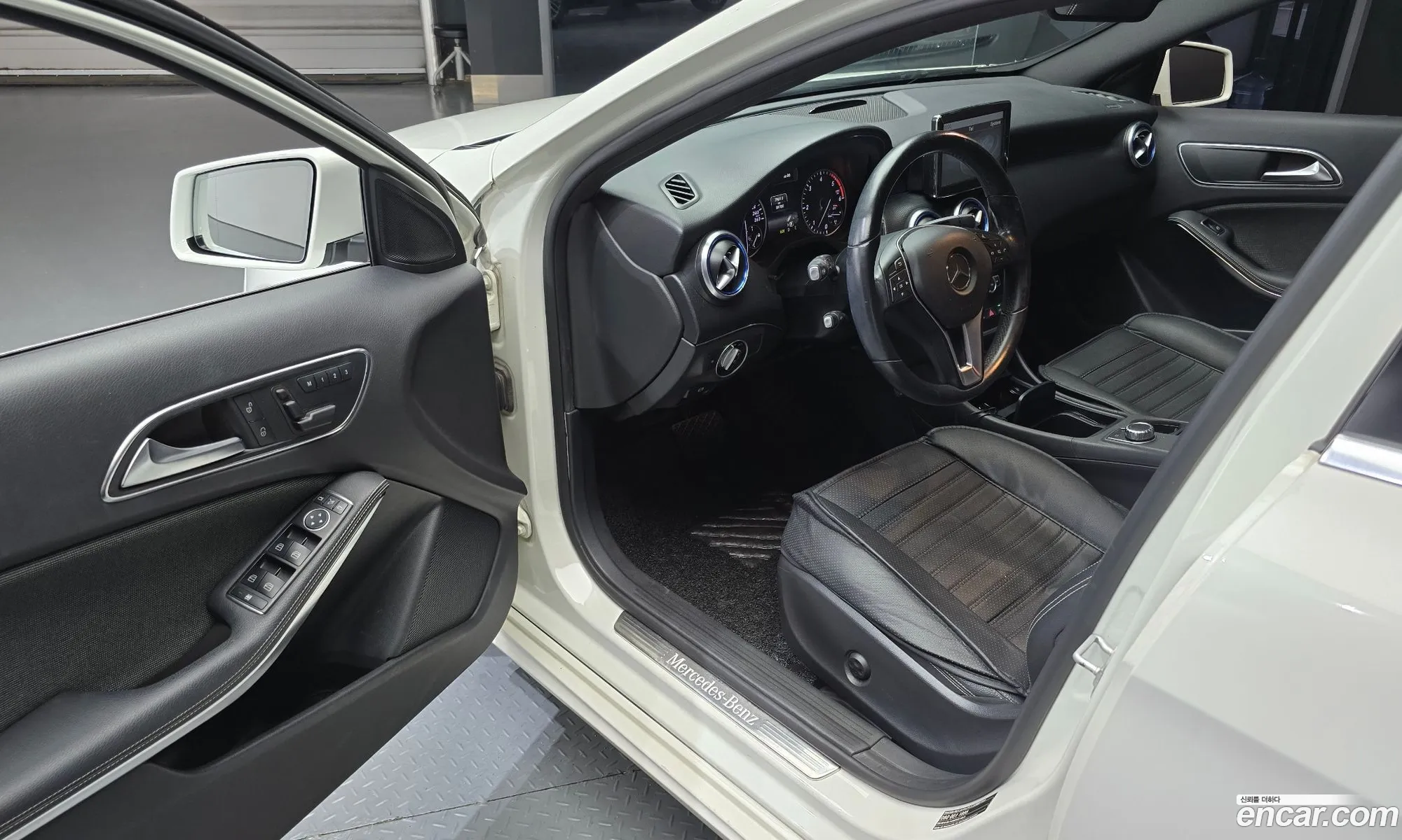 Mercedes-Benz A-Class W176 2015 WDDBF1CB2FJ331018 — 18