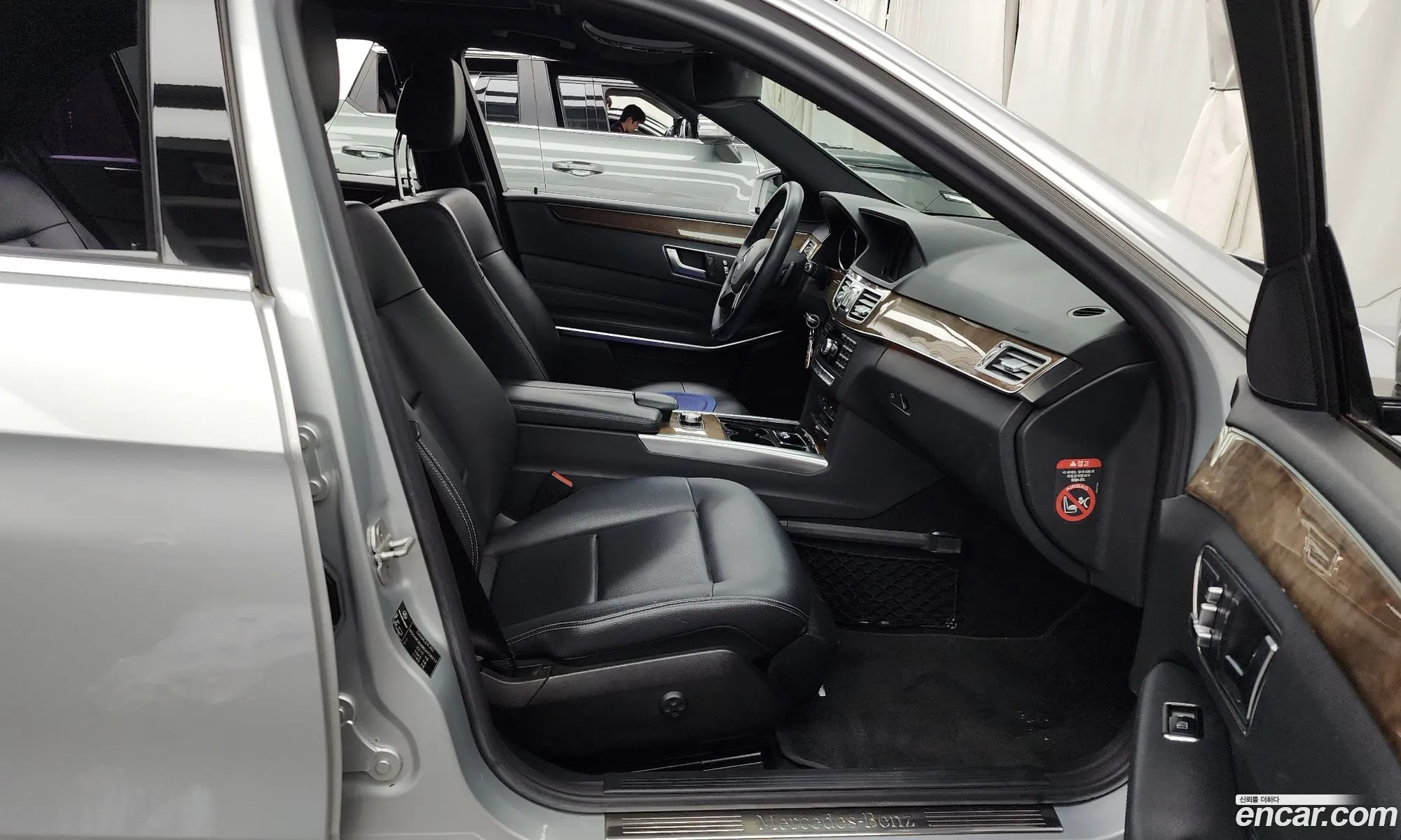 Mercedes-Benz E-Class W212 2014 WDDHF3EB8EA928319 — 5