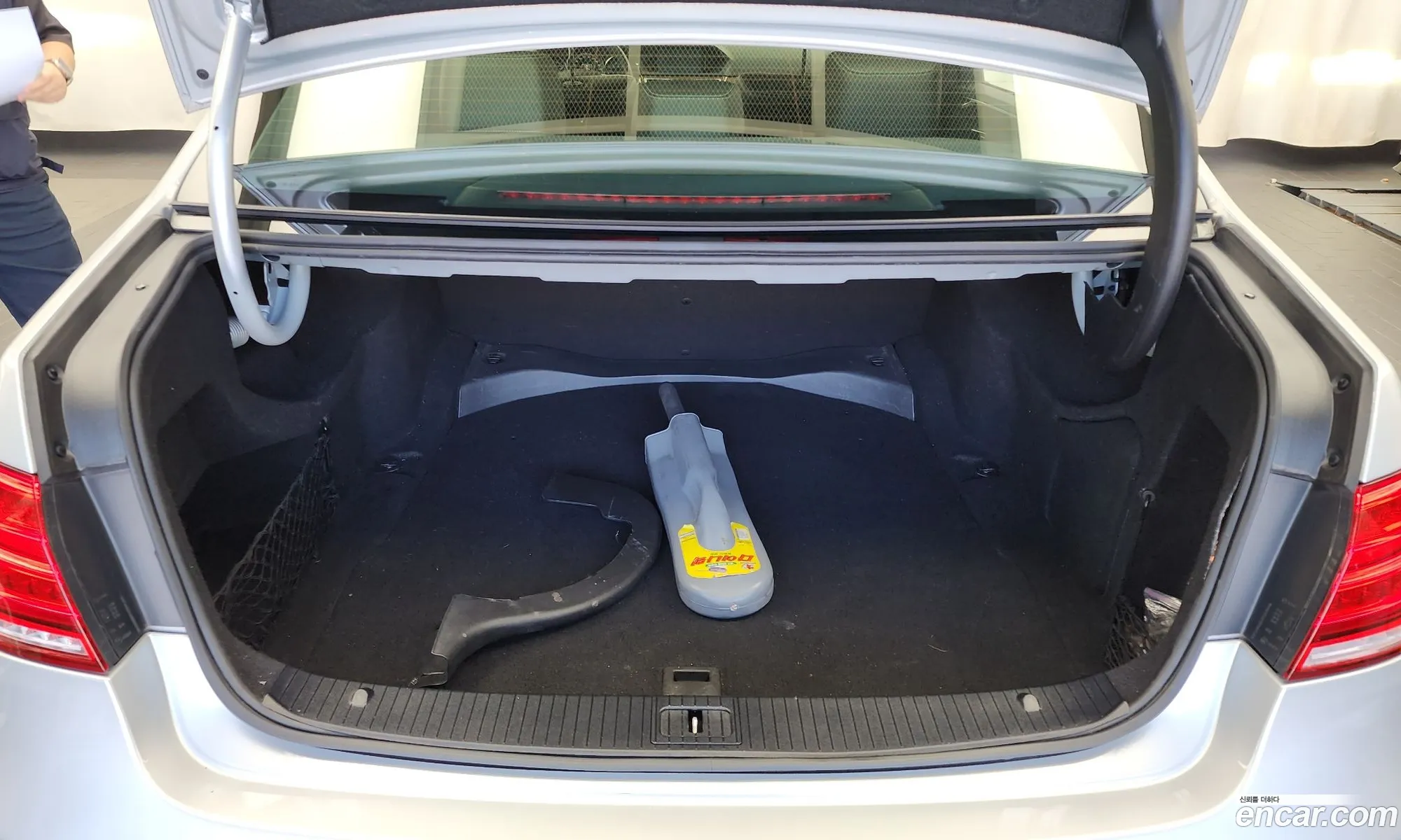 Mercedes-Benz E-Class W212 2014 WDDHF3EB8EA928319 — 14