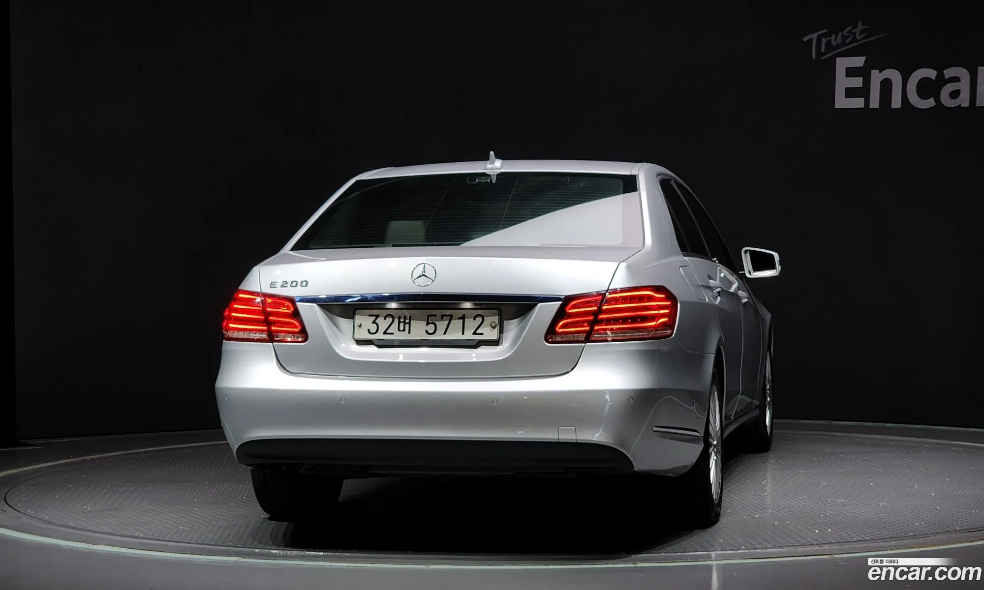 Mercedes-Benz E-Class W212 2014 WDDHF3EB8EA928319 — 6