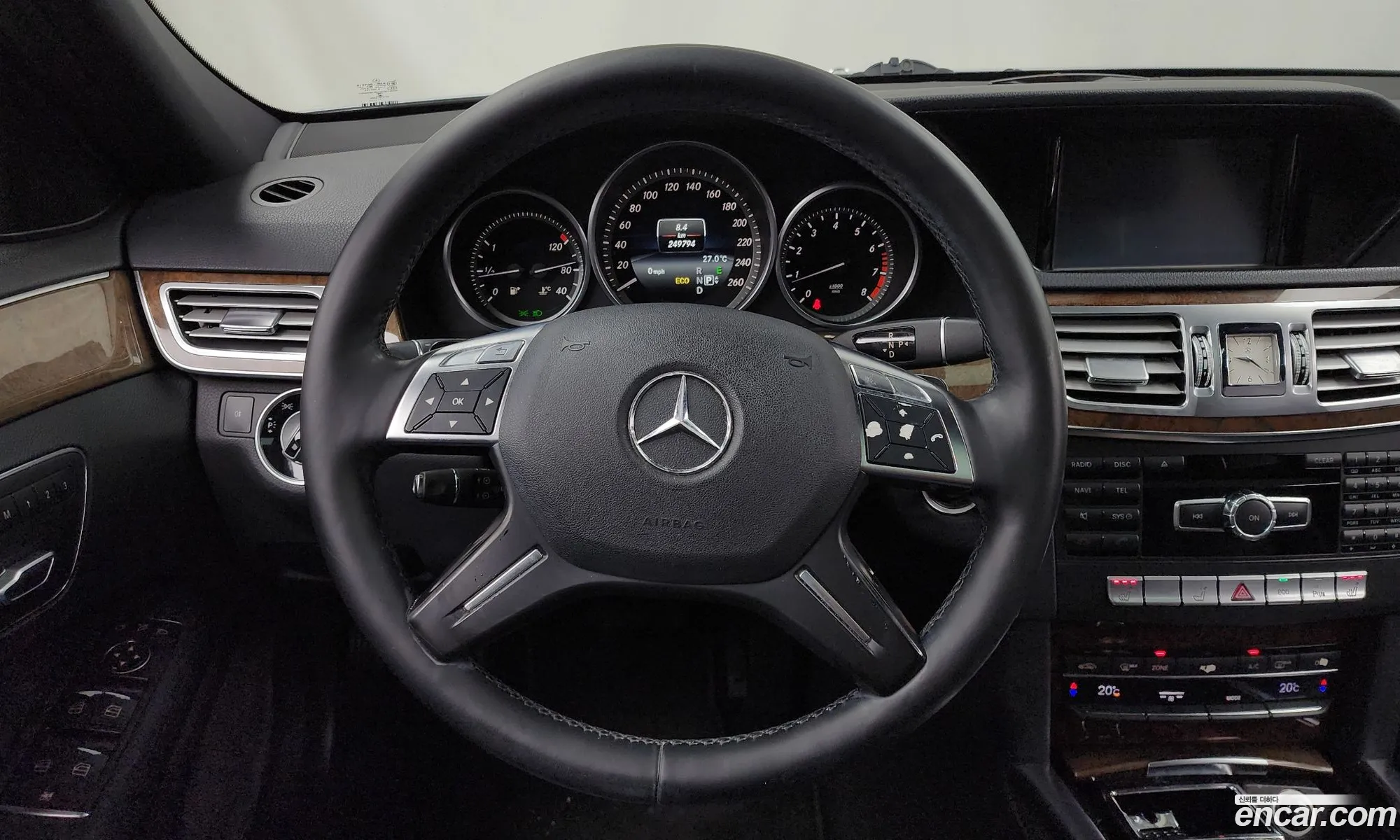 Mercedes-Benz E-Class W212 2014 WDDHF3EB8EA928319 — 17