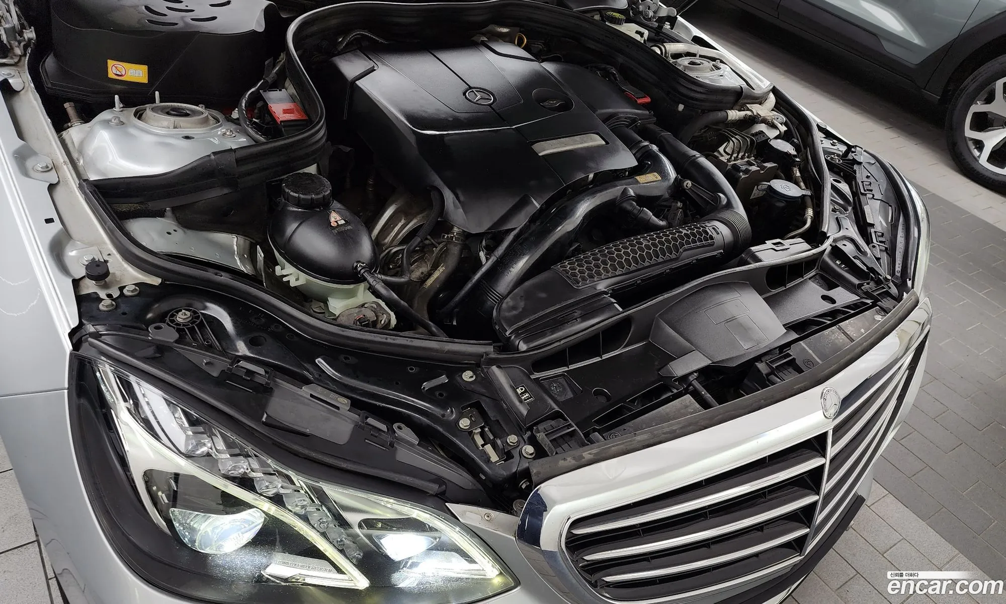 Mercedes-Benz E-Class W212 2014 WDDHF3EB8EA928319 — 9
