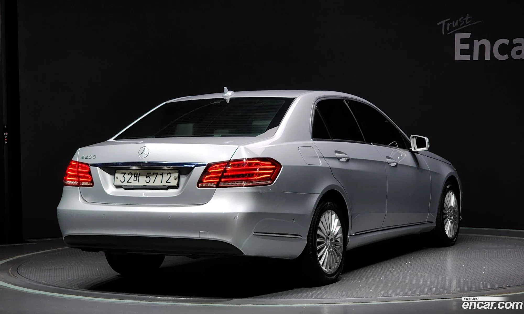 Mercedes-Benz E-Class W212 2014 WDDHF3EB8EA928319 — 2
