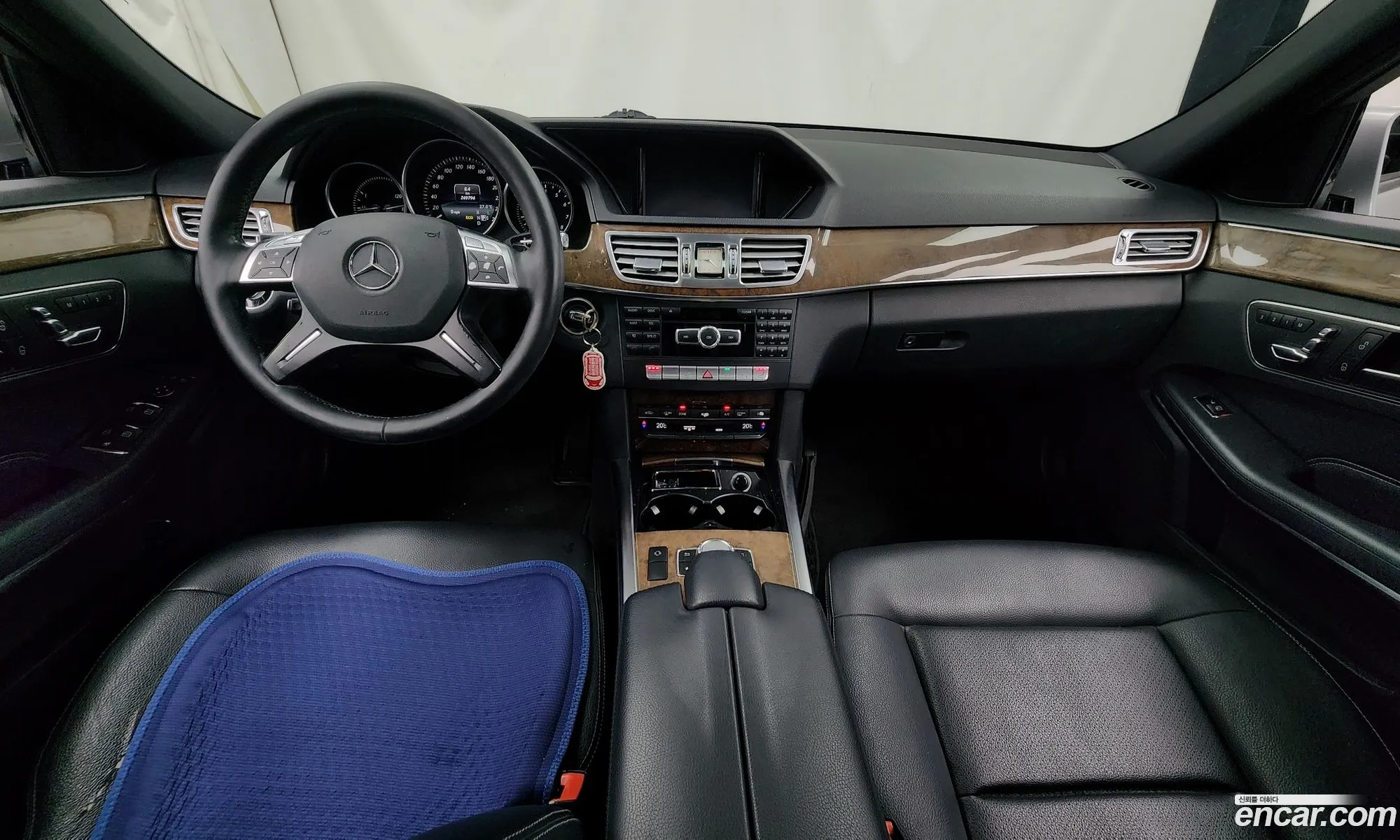 Mercedes-Benz E-Class W212 2014 WDDHF3EB8EA928319 — 4