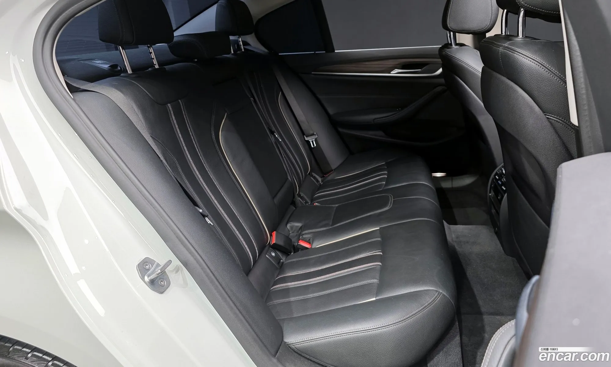 BMW 5 Series 2019 WBAJD3108KB317053 — 19