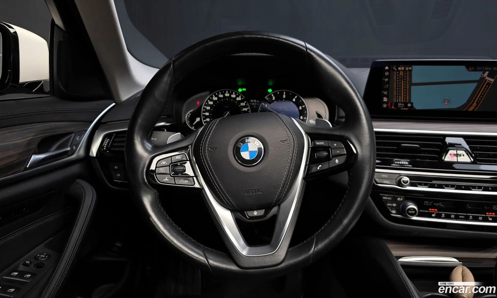 BMW 5 Series 2019 WBAJD3108KB317053 — 5