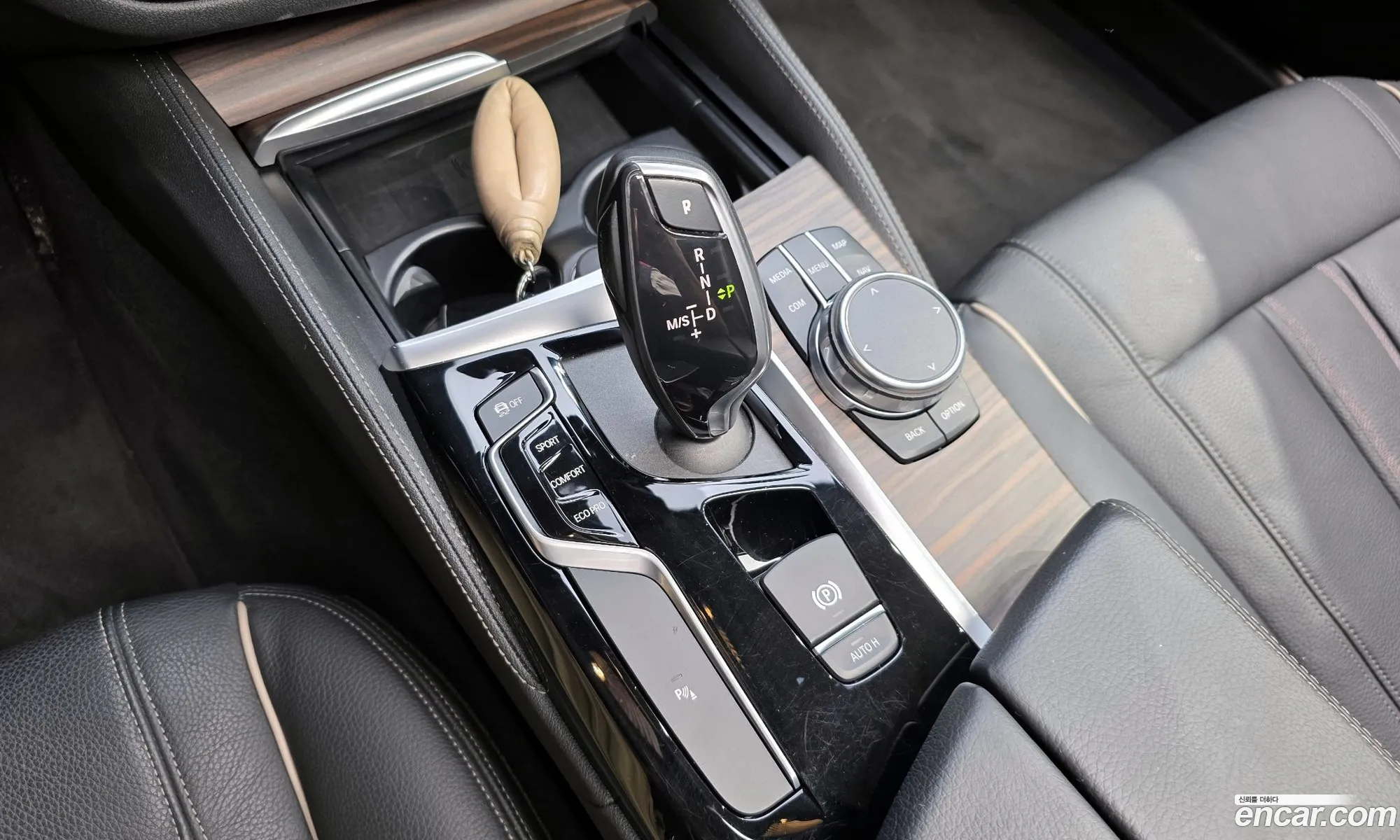 BMW 5 Series 2019 WBAJD3108KB317053 — 3