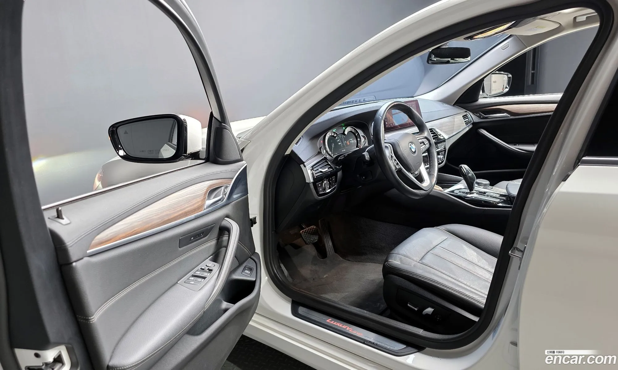 BMW 5 Series 2019 WBAJD3108KB317053 — 4