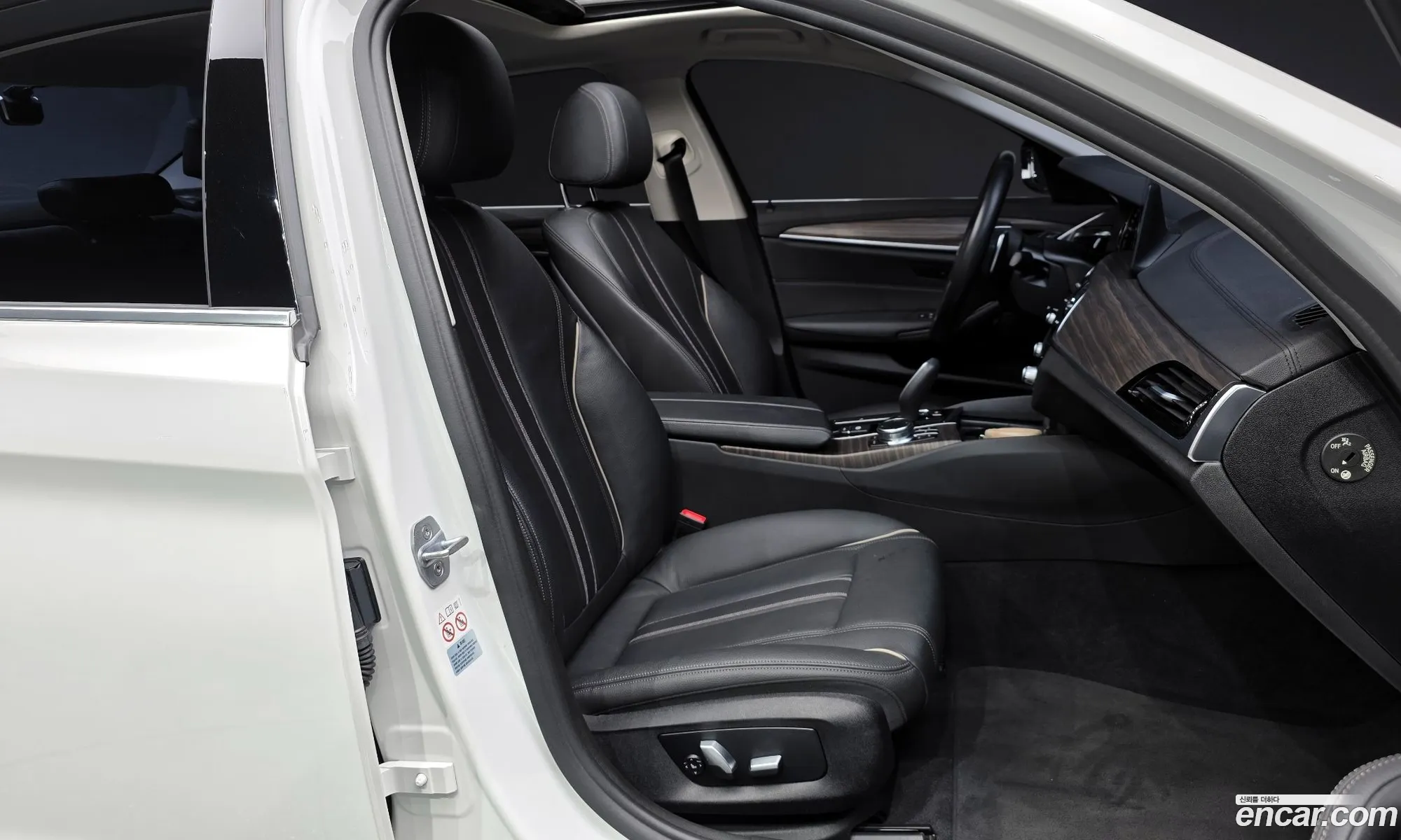 BMW 5 Series 2019 WBAJD3108KB317053 — 18