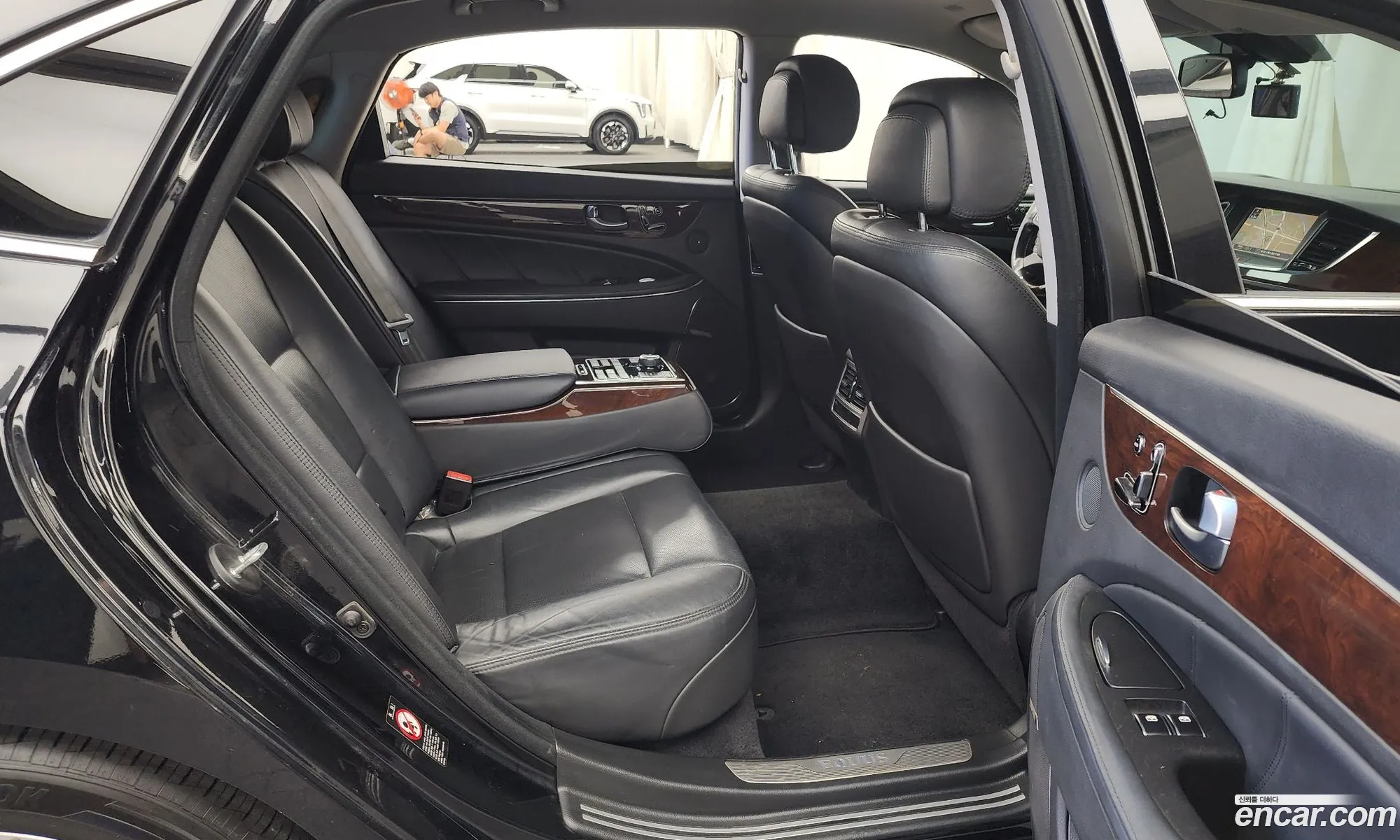 Hyundai Equus 2014 — 17