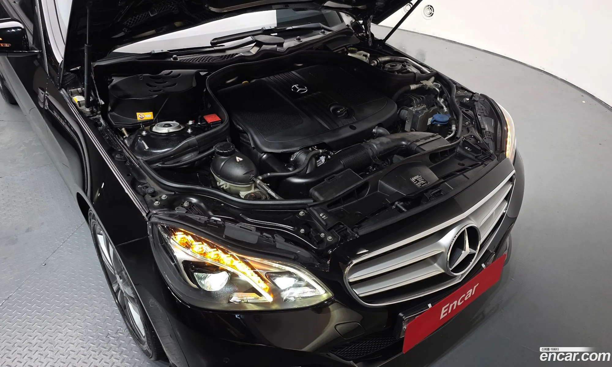 Mercedes-Benz E-Class W212 2014 WDDHF0CB6EB012427 — 14
