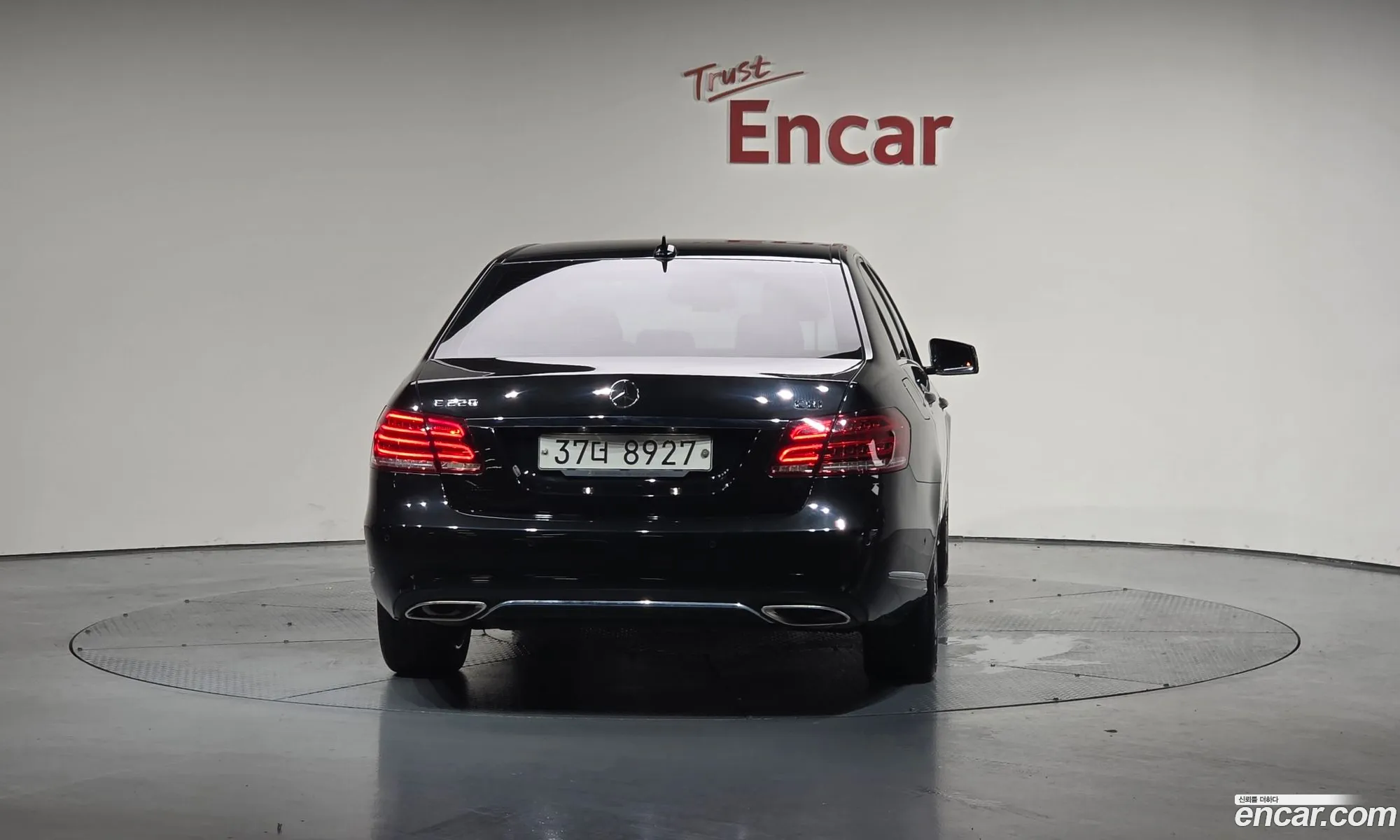 Mercedes-Benz E-Class W212 2014 WDDHF0CB6EB012427 — 4