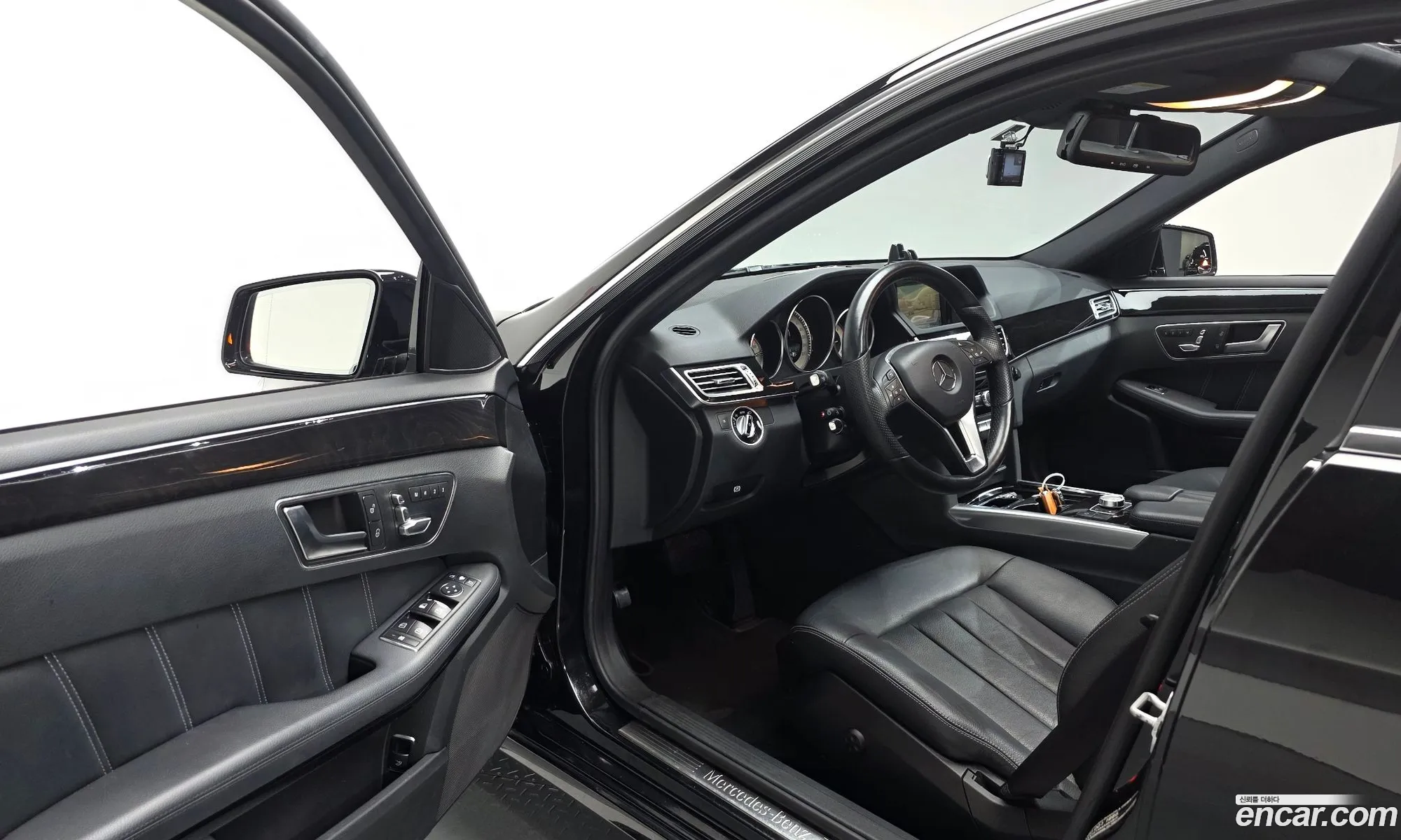 Mercedes-Benz E-Class W212 2014 WDDHF0CB6EB012427 — 16