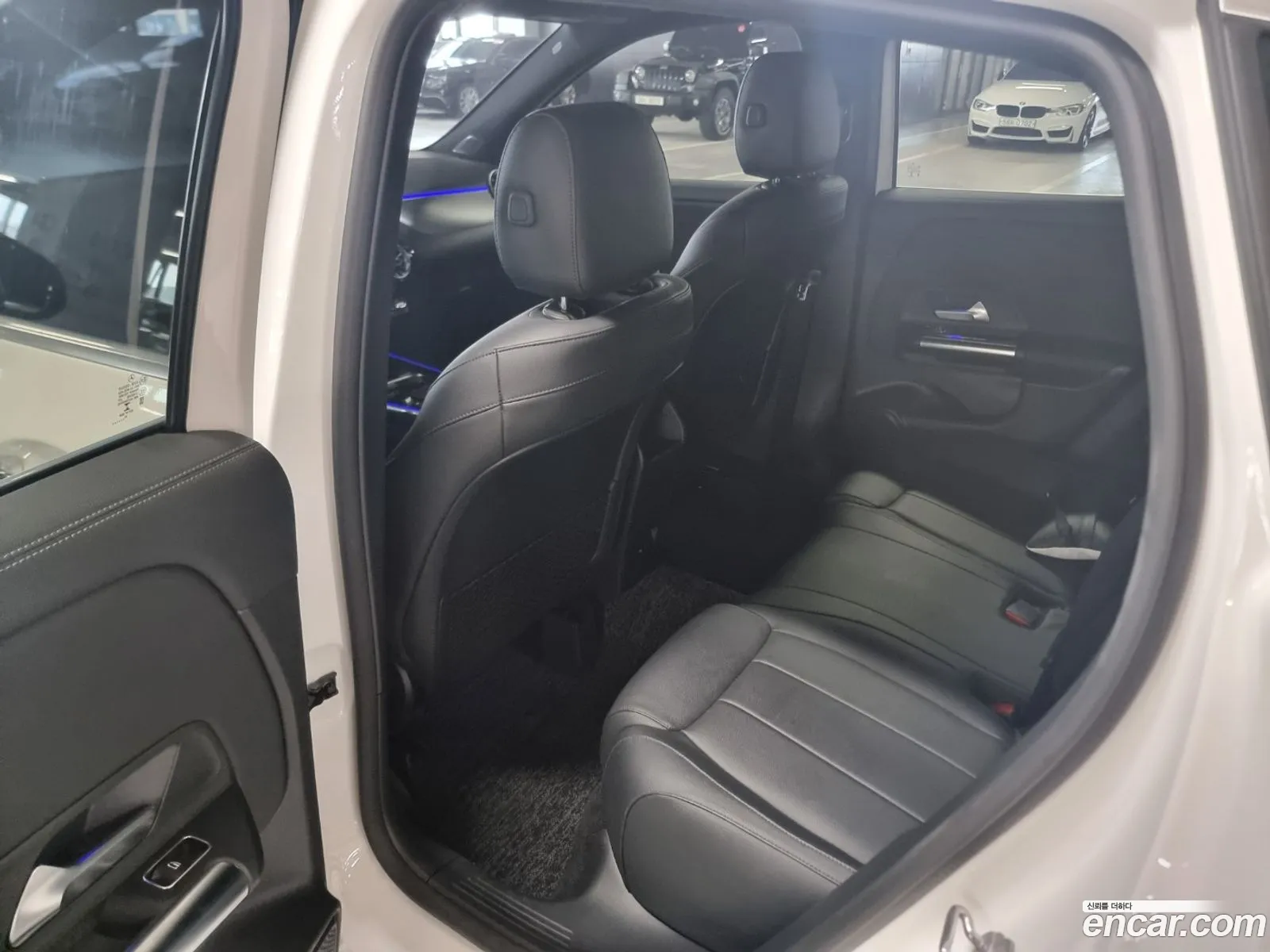 Mercedes-Benz GLA-Class H247 2021 — 11