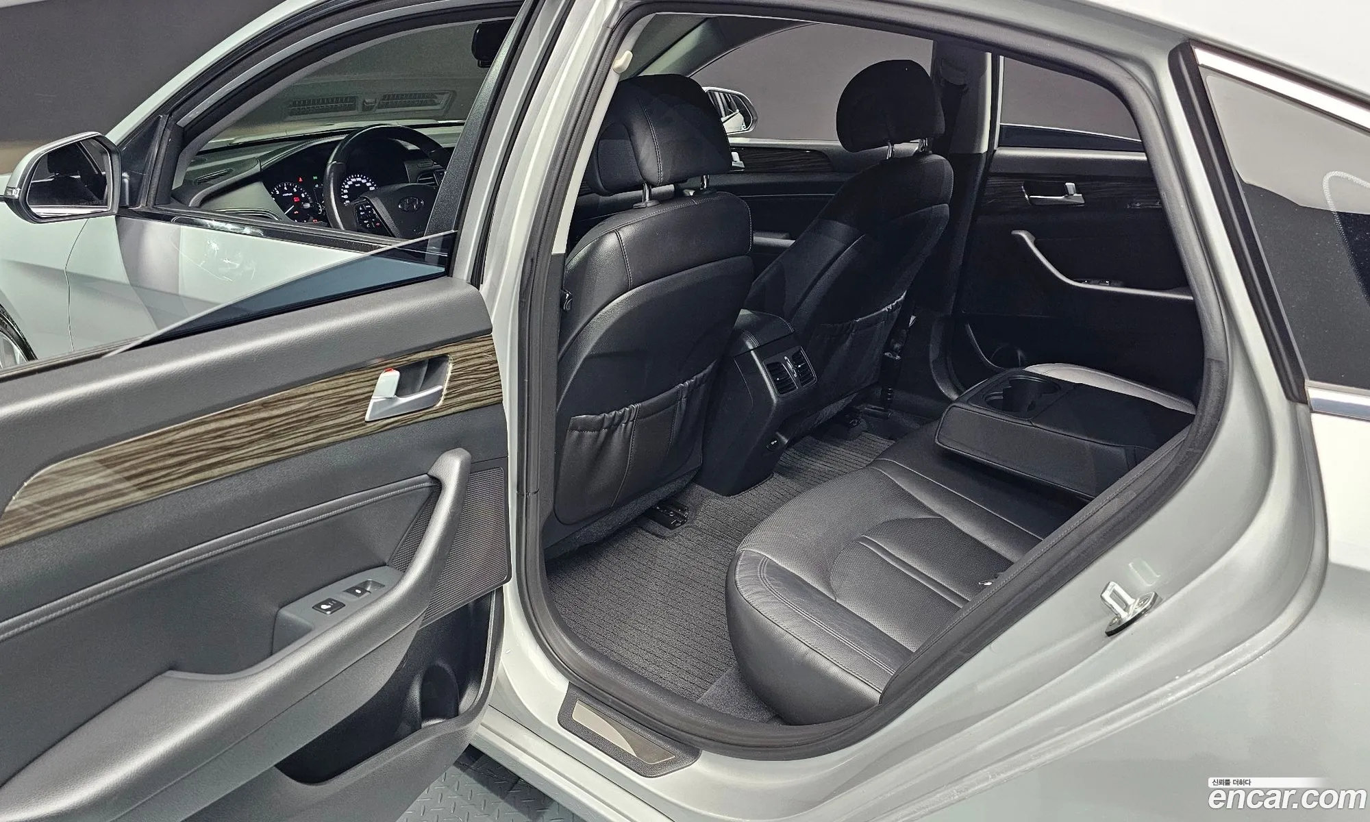 Hyundai LF Sonata 2014 — 11