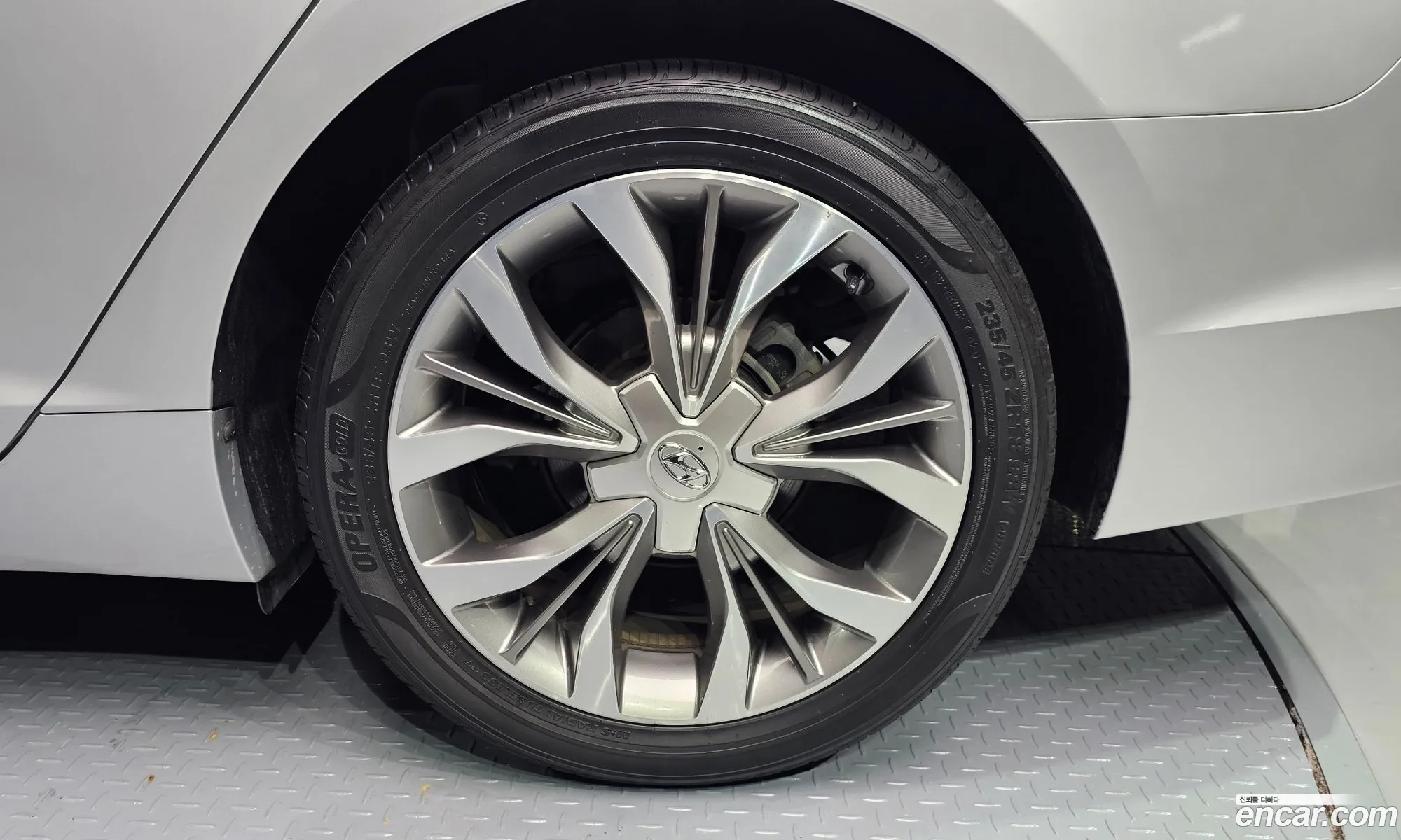 Hyundai LF Sonata 2014 — 16