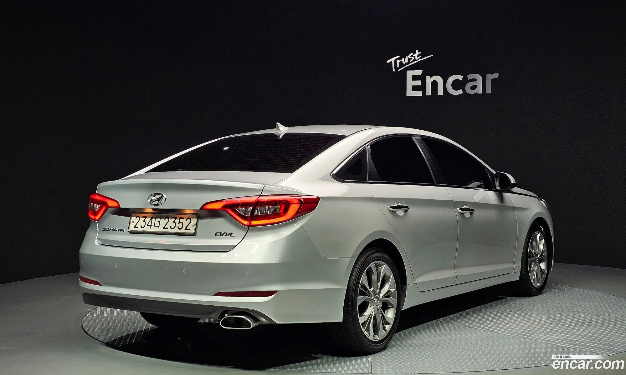 Hyundai LF Sonata 2014 — 12