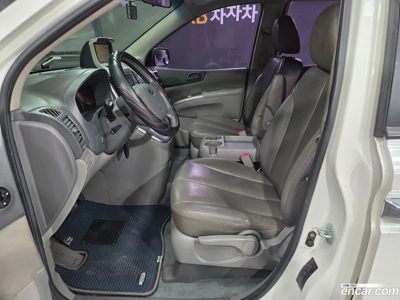 Kia Carnival R 2010 — 19