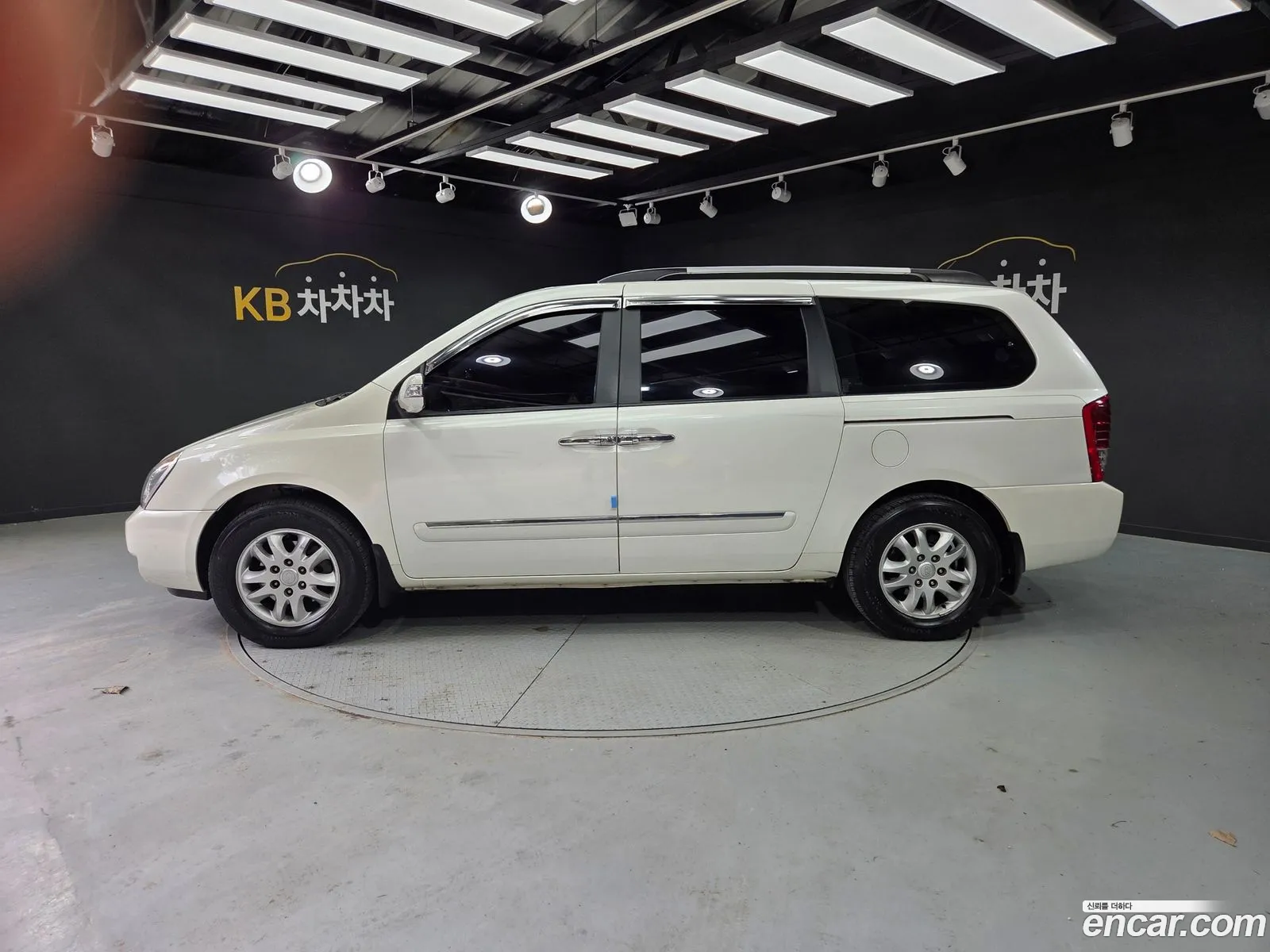 Kia Carnival R 2010 — 10