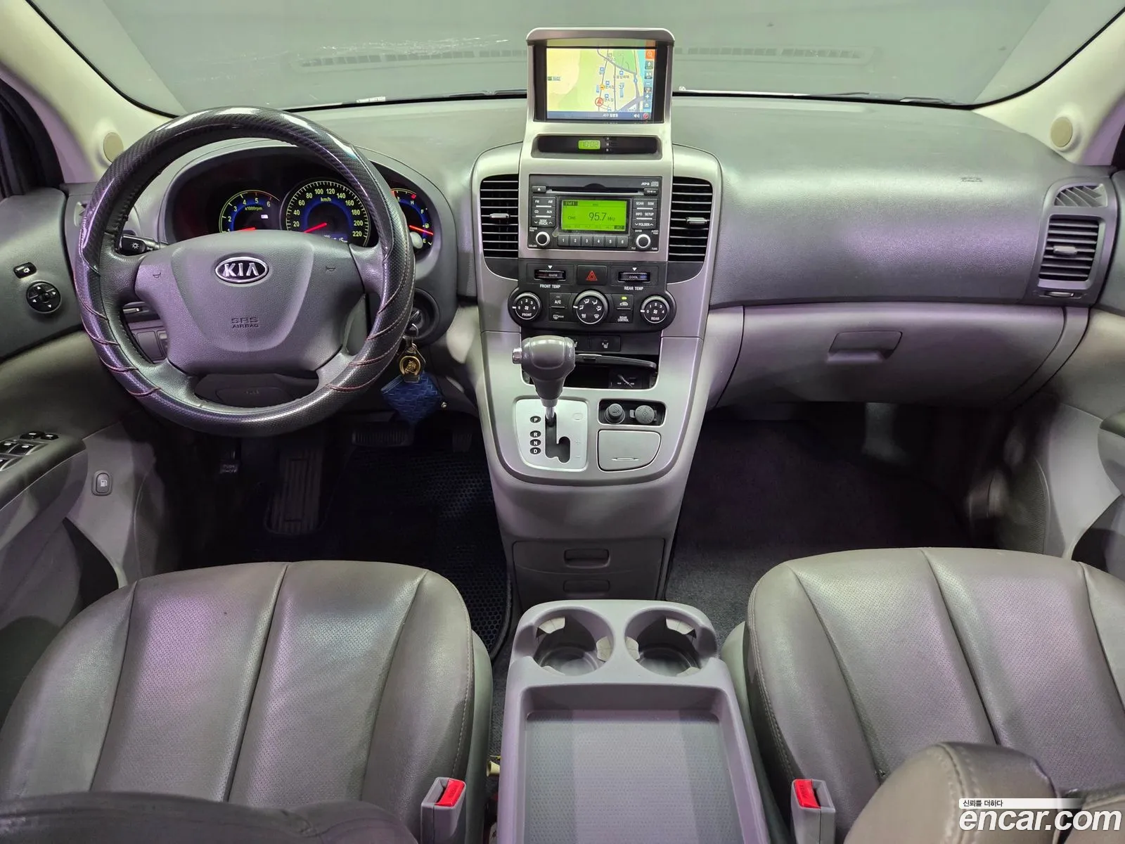 Kia Carnival R 2010 — 4