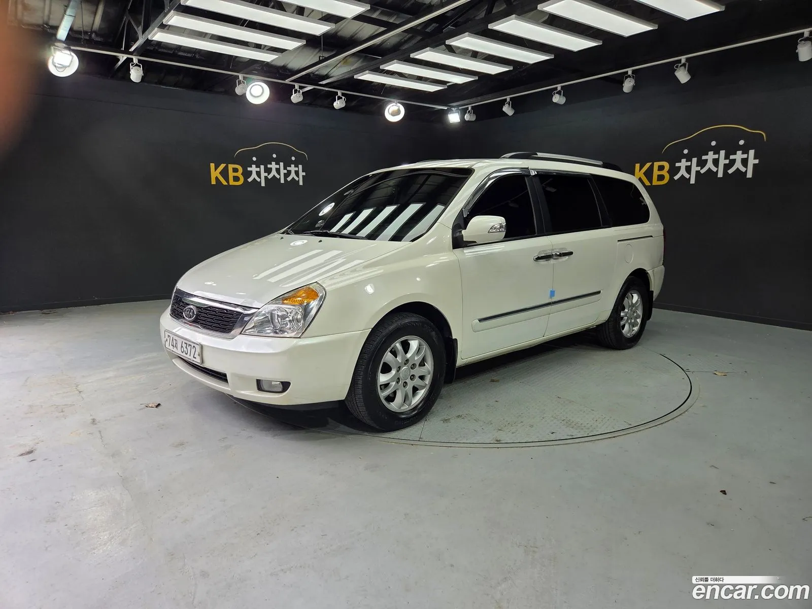 Kia Carnival R 2010 — 12
