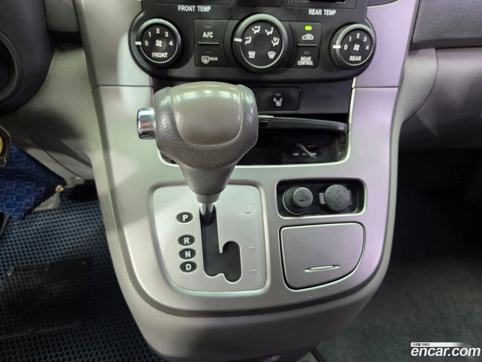 Kia Carnival R 2010 — 14