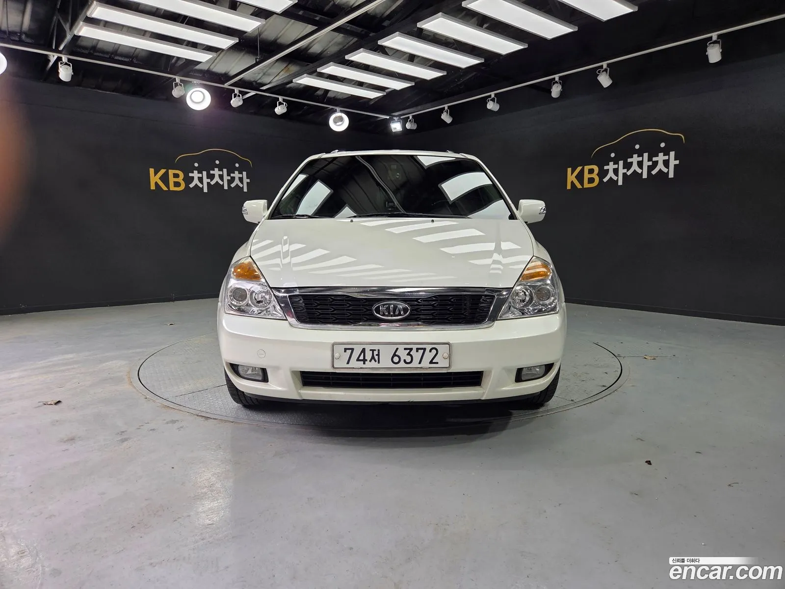 Kia Carnival R 2010 — 18