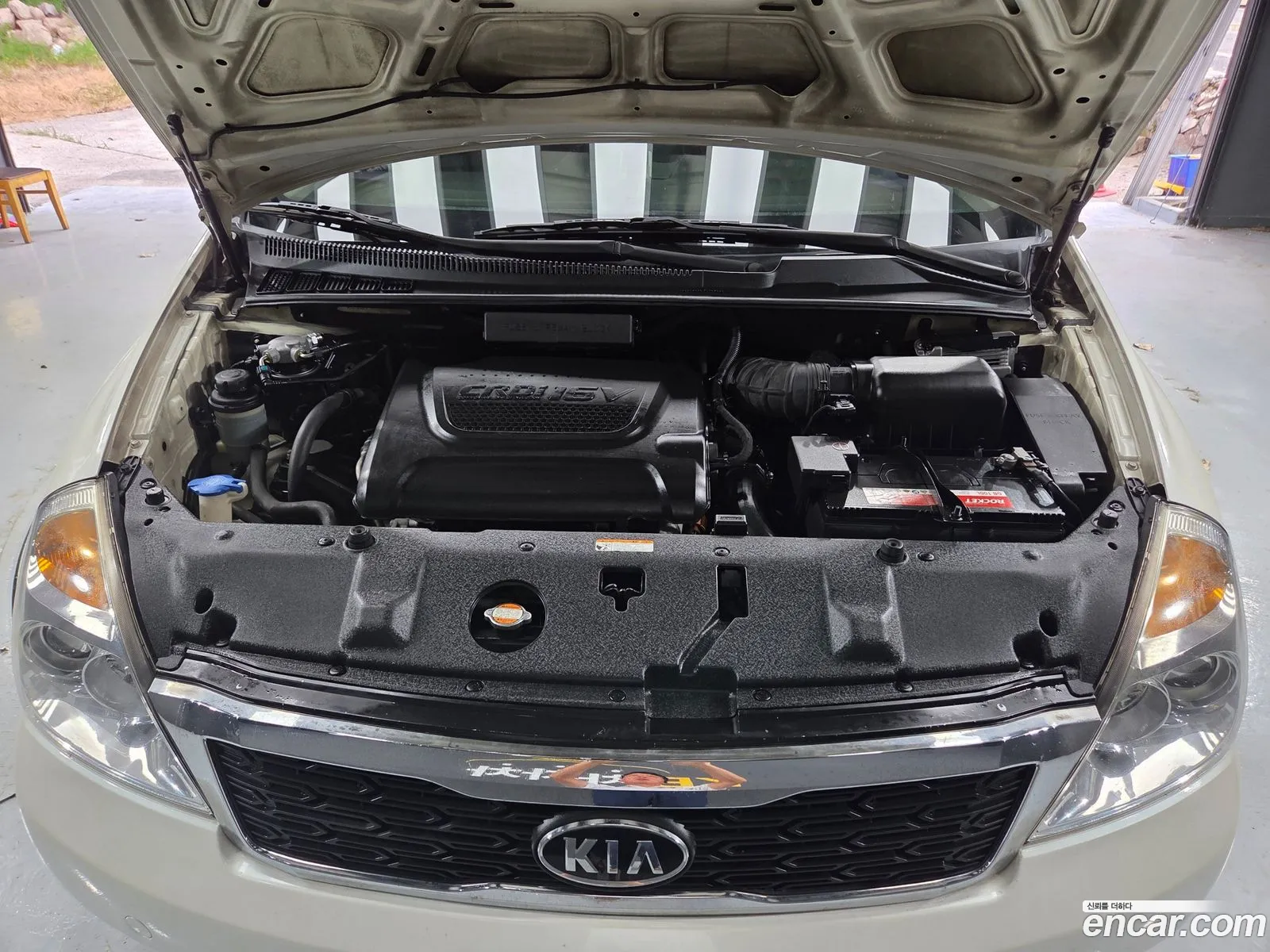 Kia Carnival R 2010 — 16