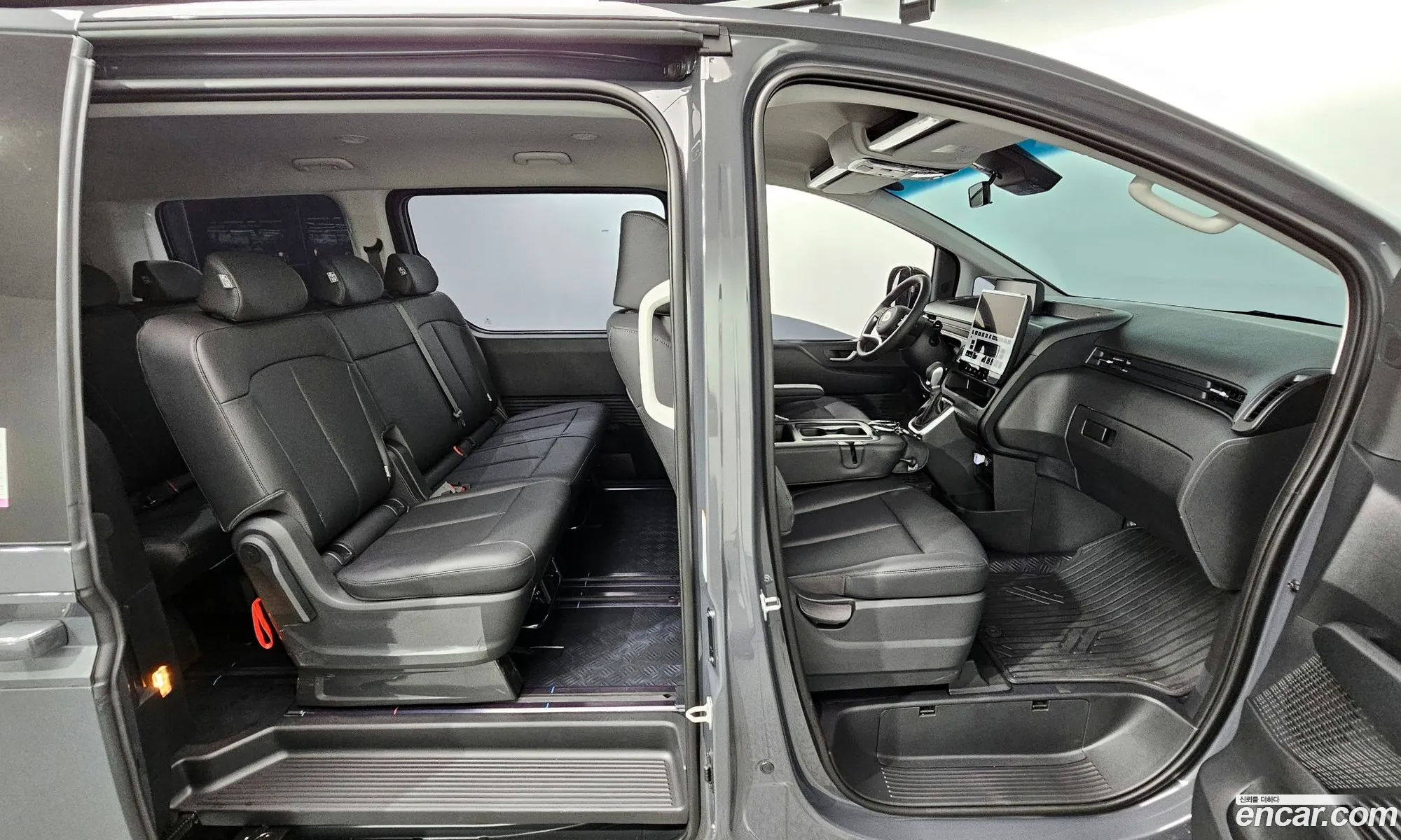 Hyundai Staria 2025 — 4