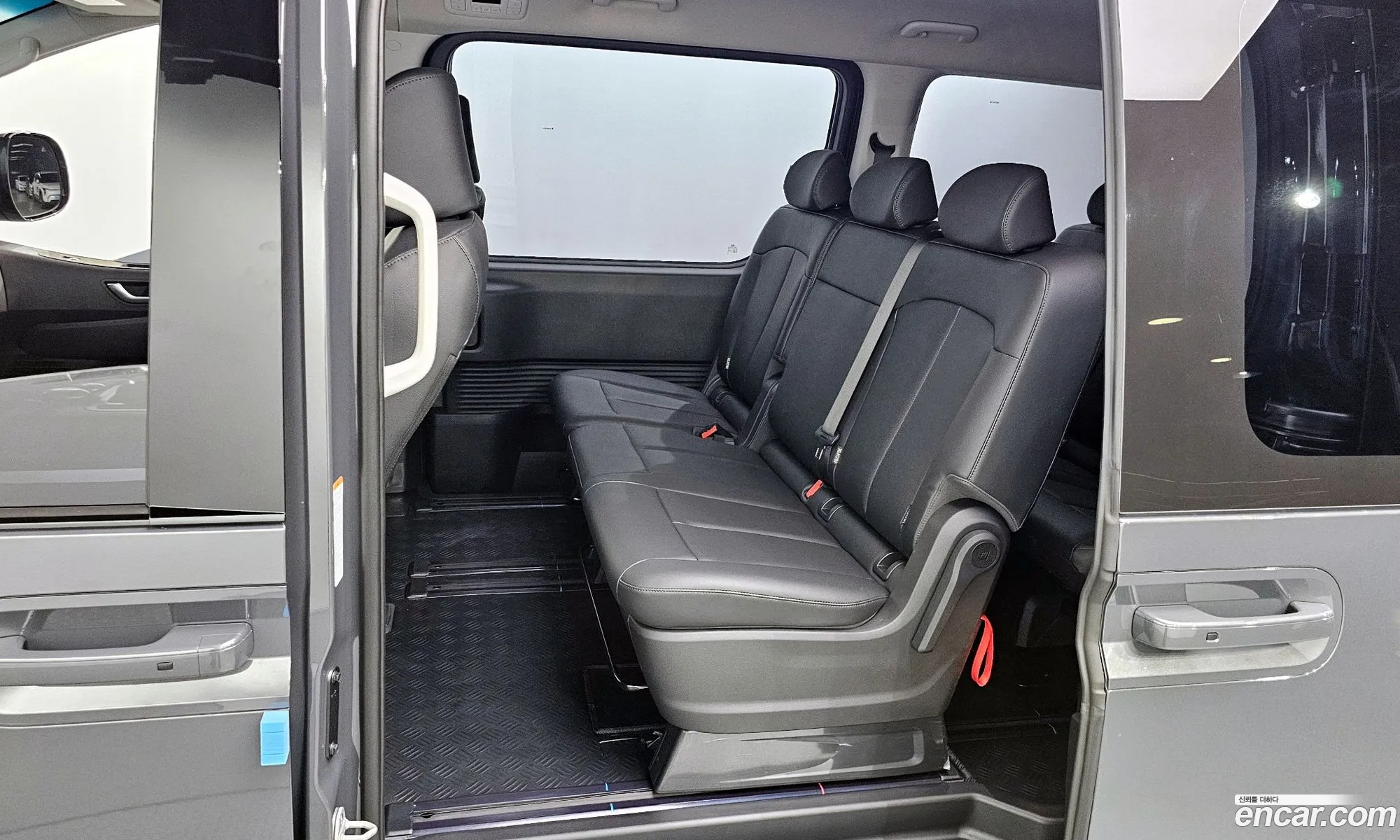 Hyundai Staria 2025 — 3