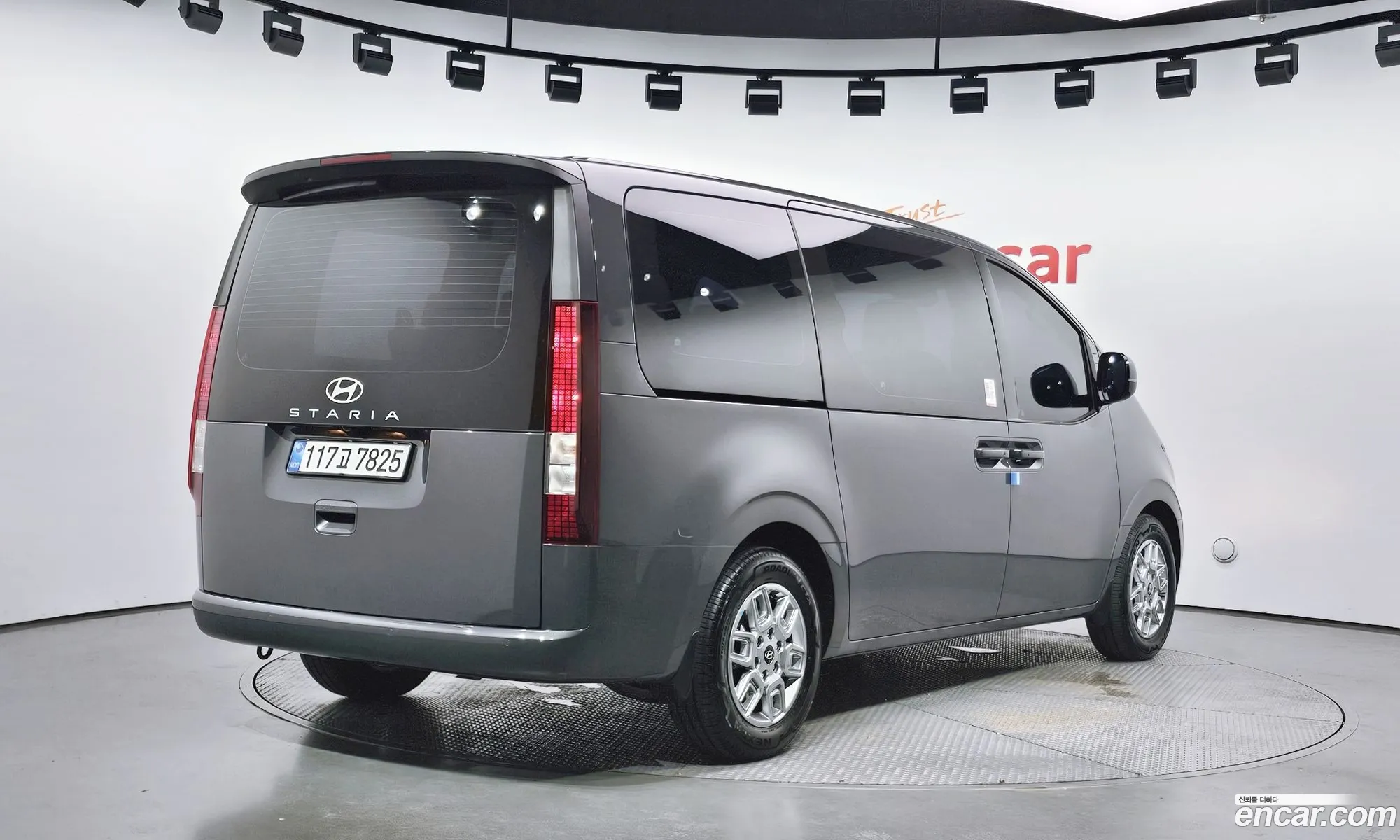Hyundai Staria 2025 — 18