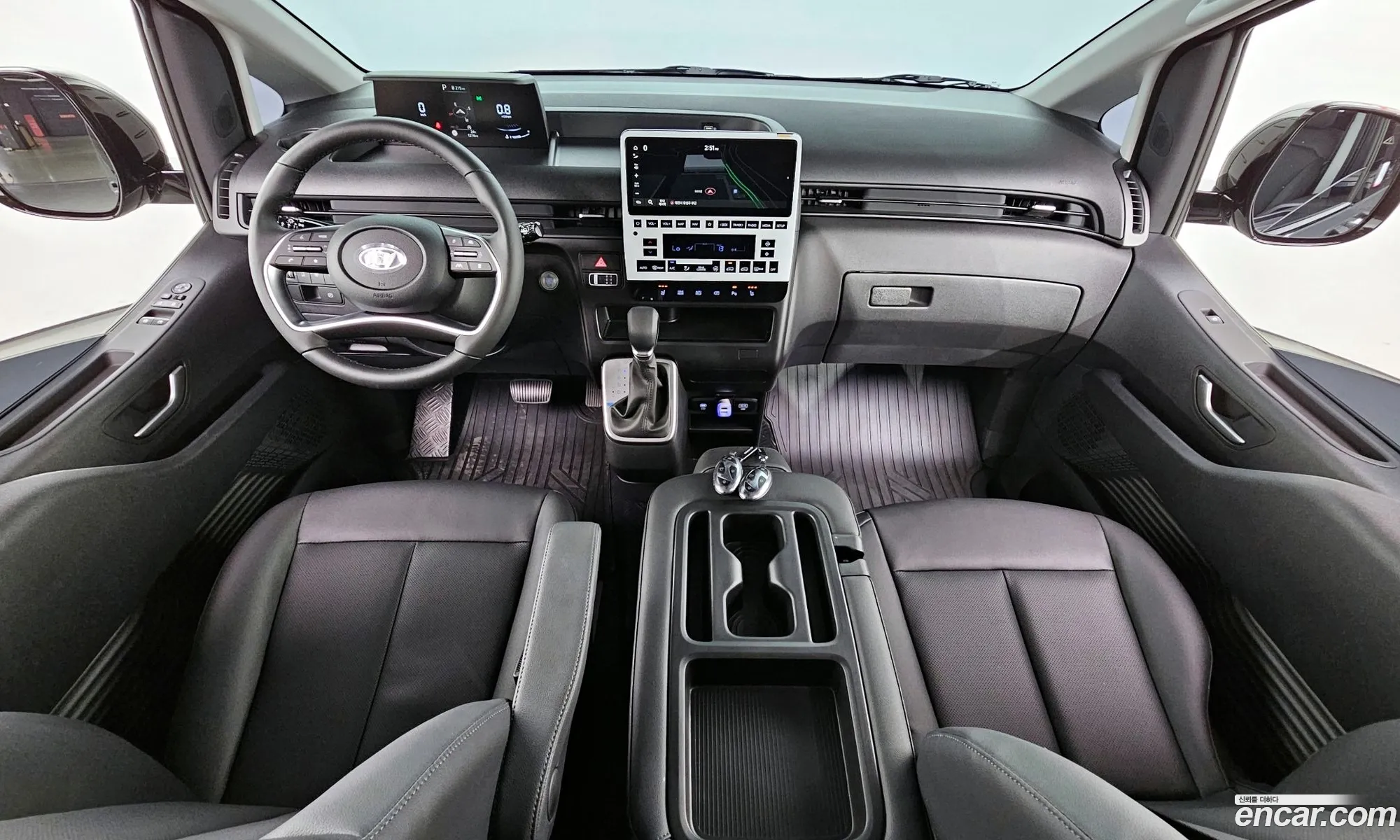Hyundai Staria 2025 — 10
