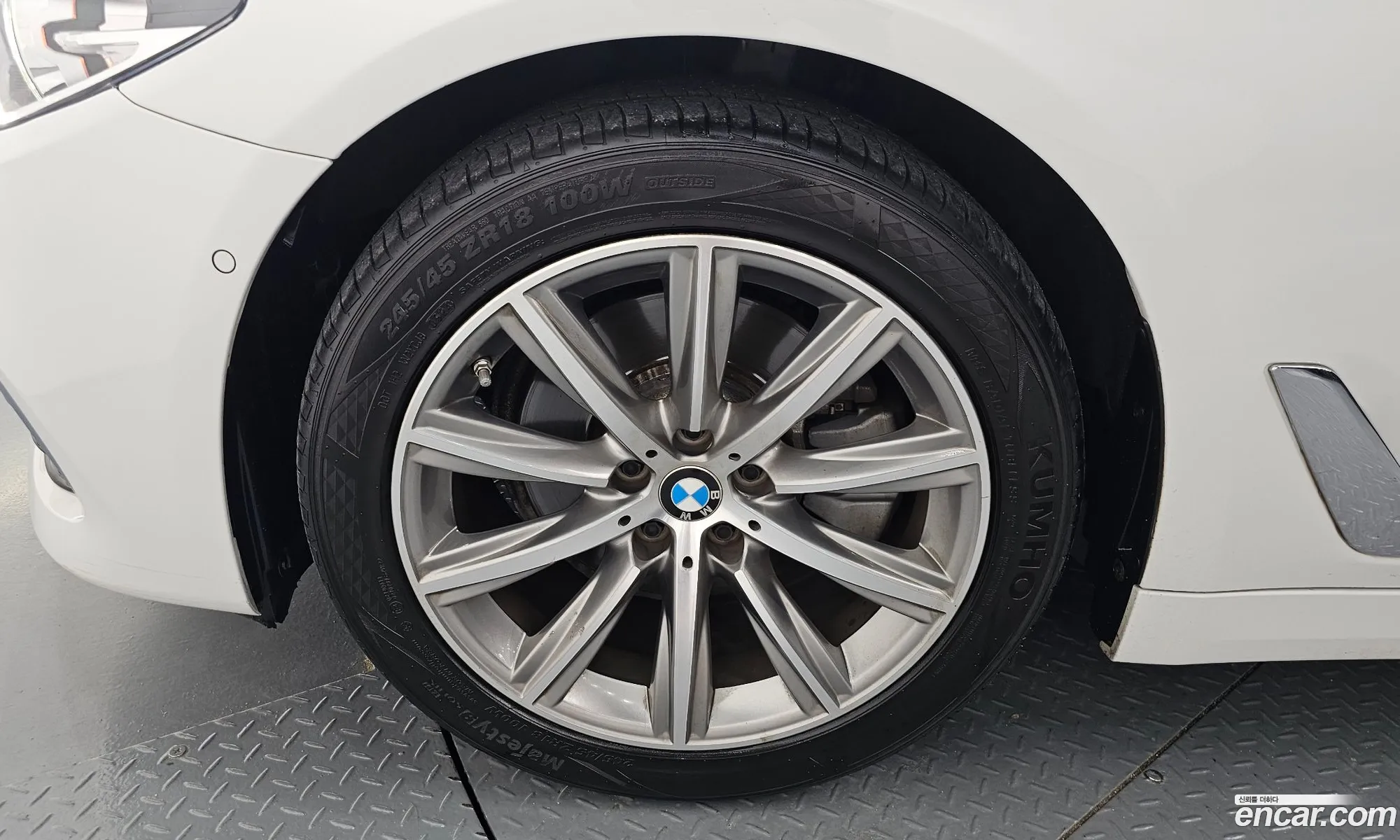 BMW 5 Series 2018 WBAJK710XJBP72904 — 5