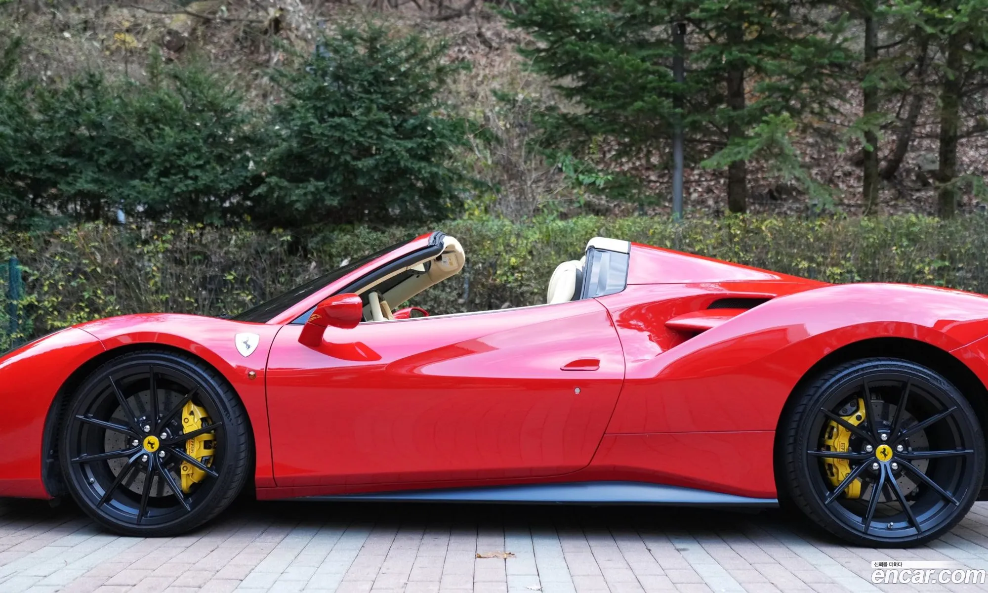 Ferrari 488 Spider 2016 — 8