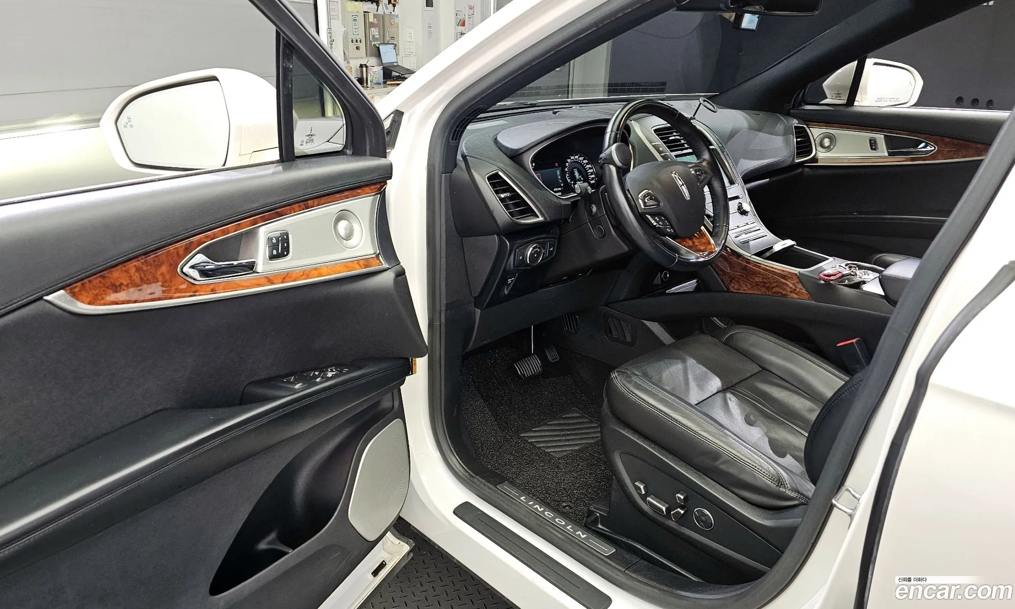 Lincoln MKX 2017 2LMPJ8LP1HBL19436 — 19