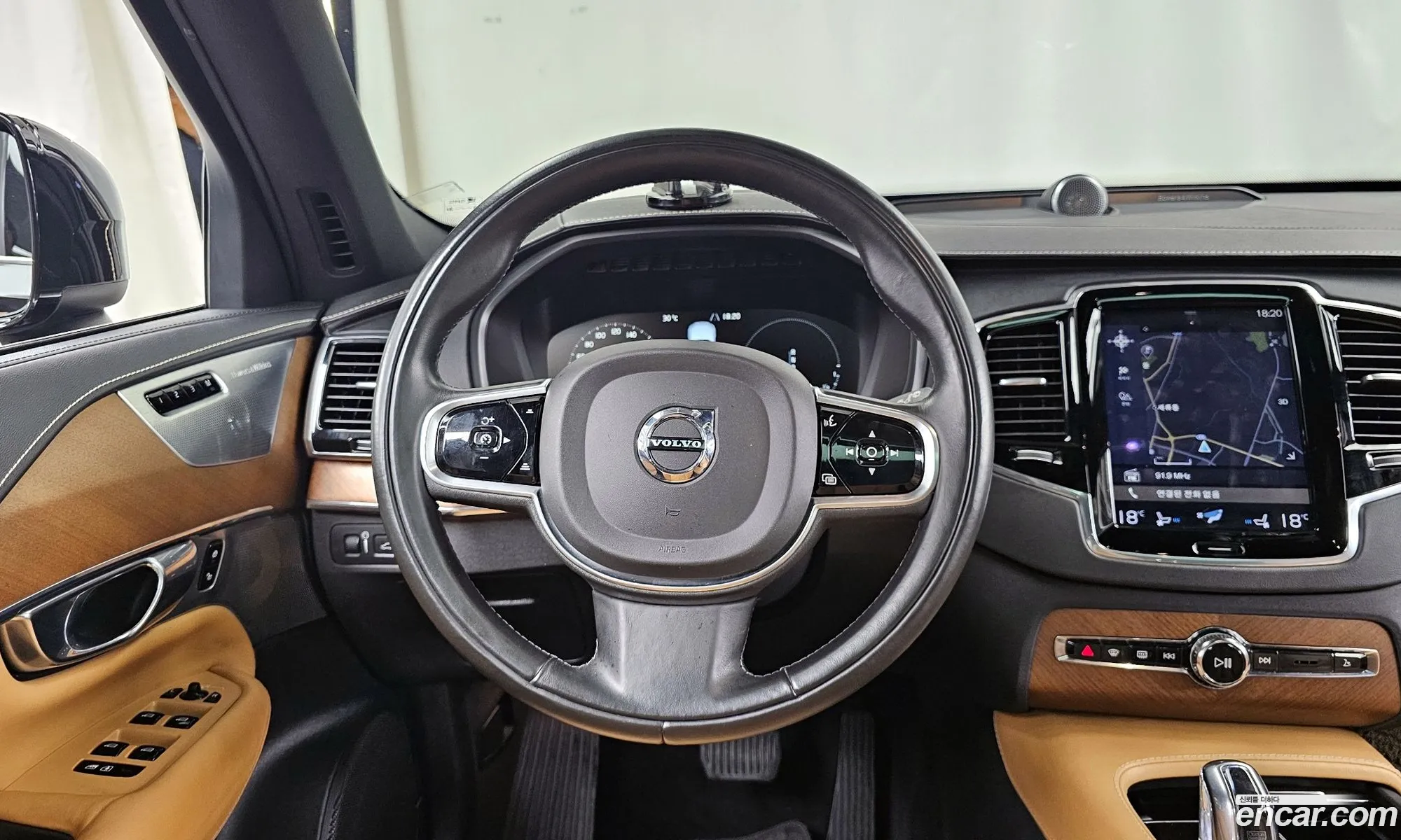 Volvo XC90 2017 YV1LFBC0DH1163735 — 10