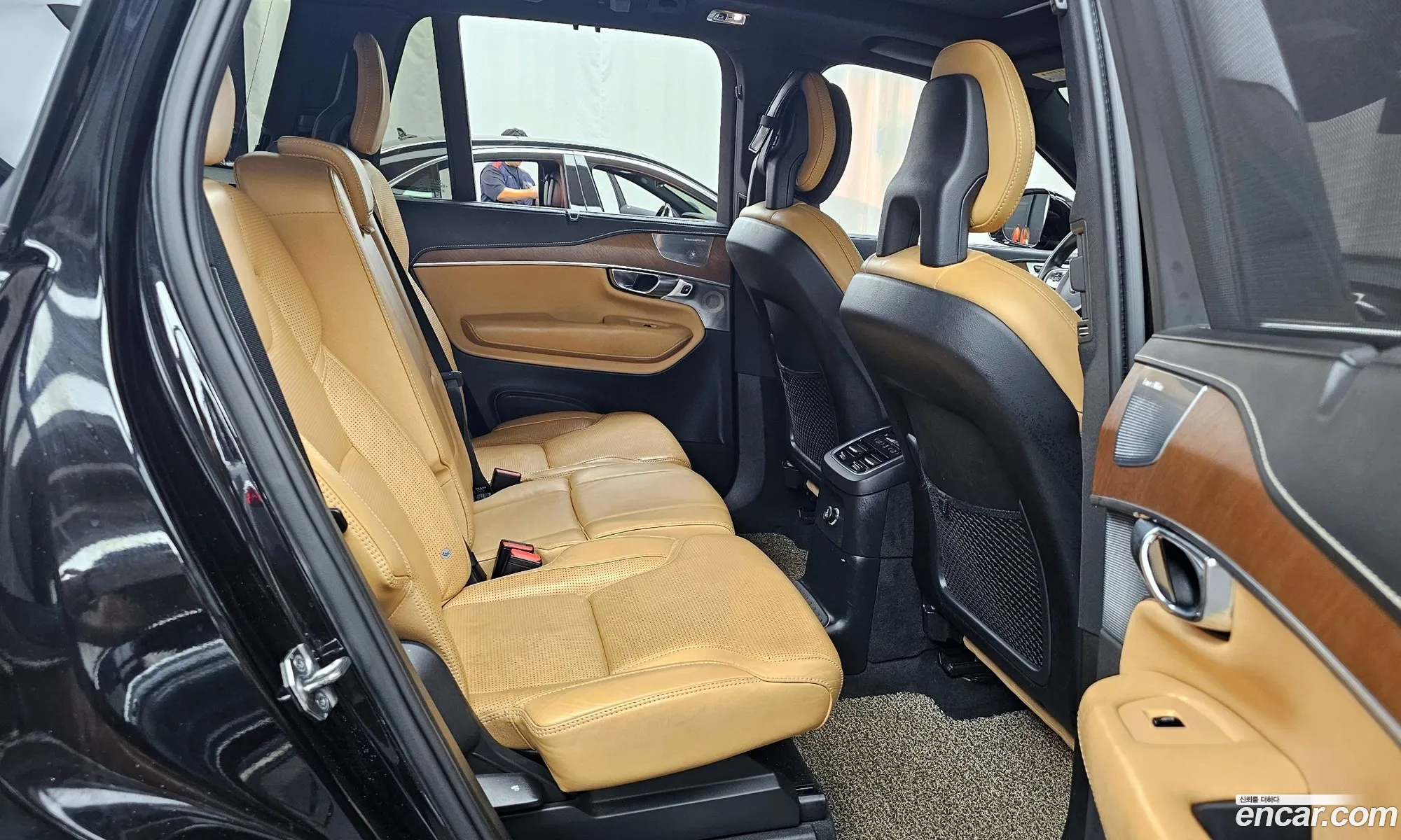 Volvo XC90 2017 YV1LFBC0DH1163735 — 9