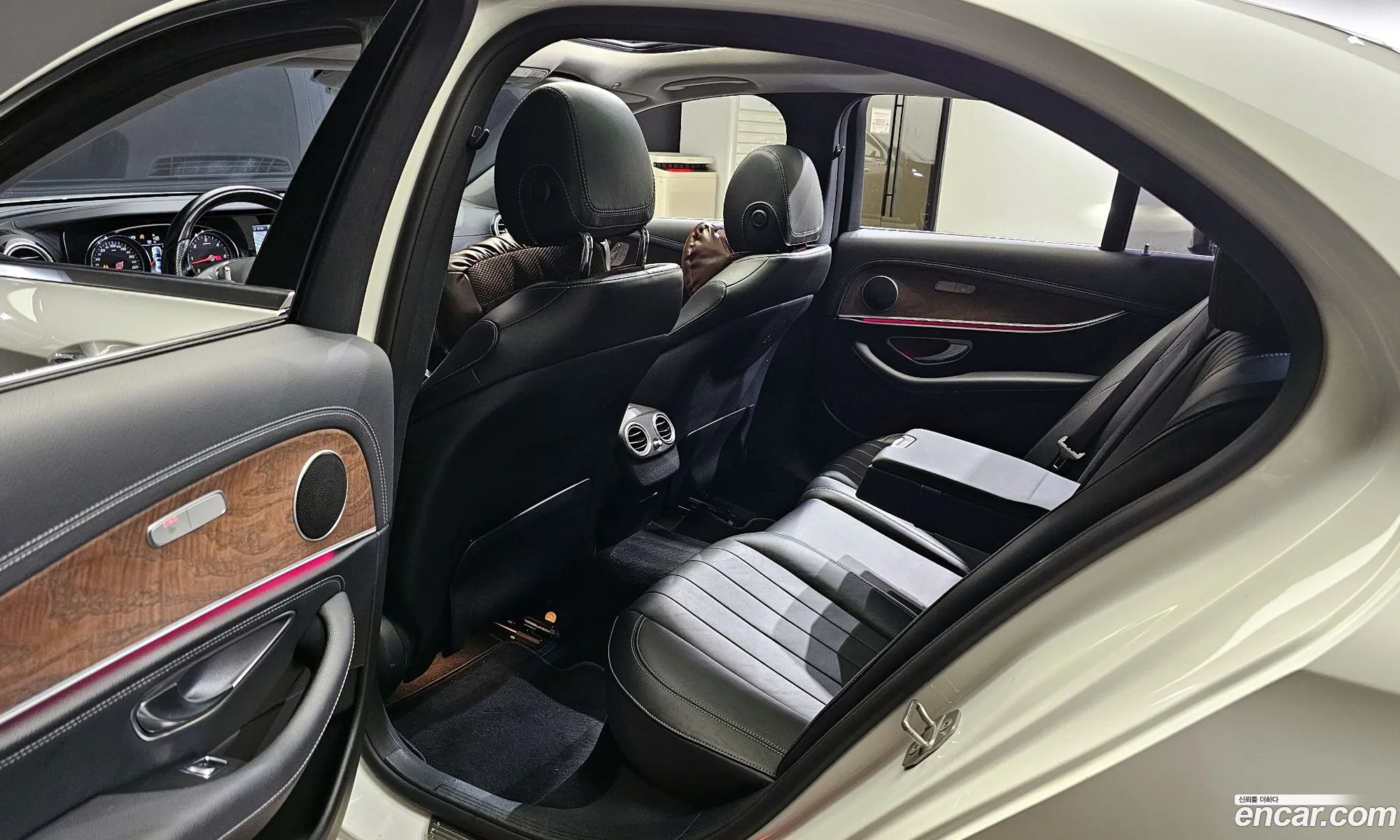 Mercedes-Benz E-Class W213 2016 — 13