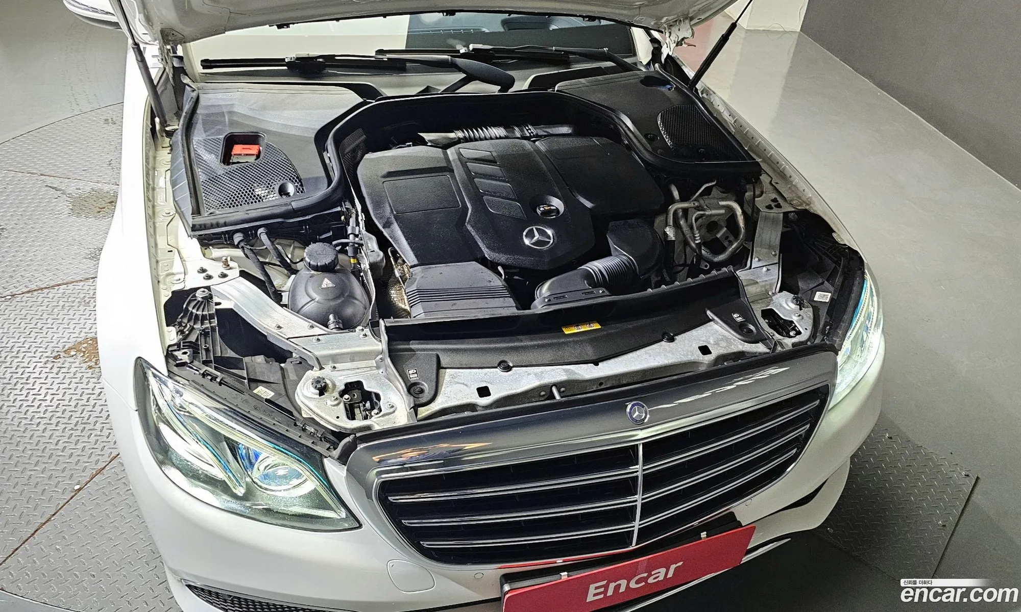 Mercedes-Benz E-Class W213 2016 — 14
