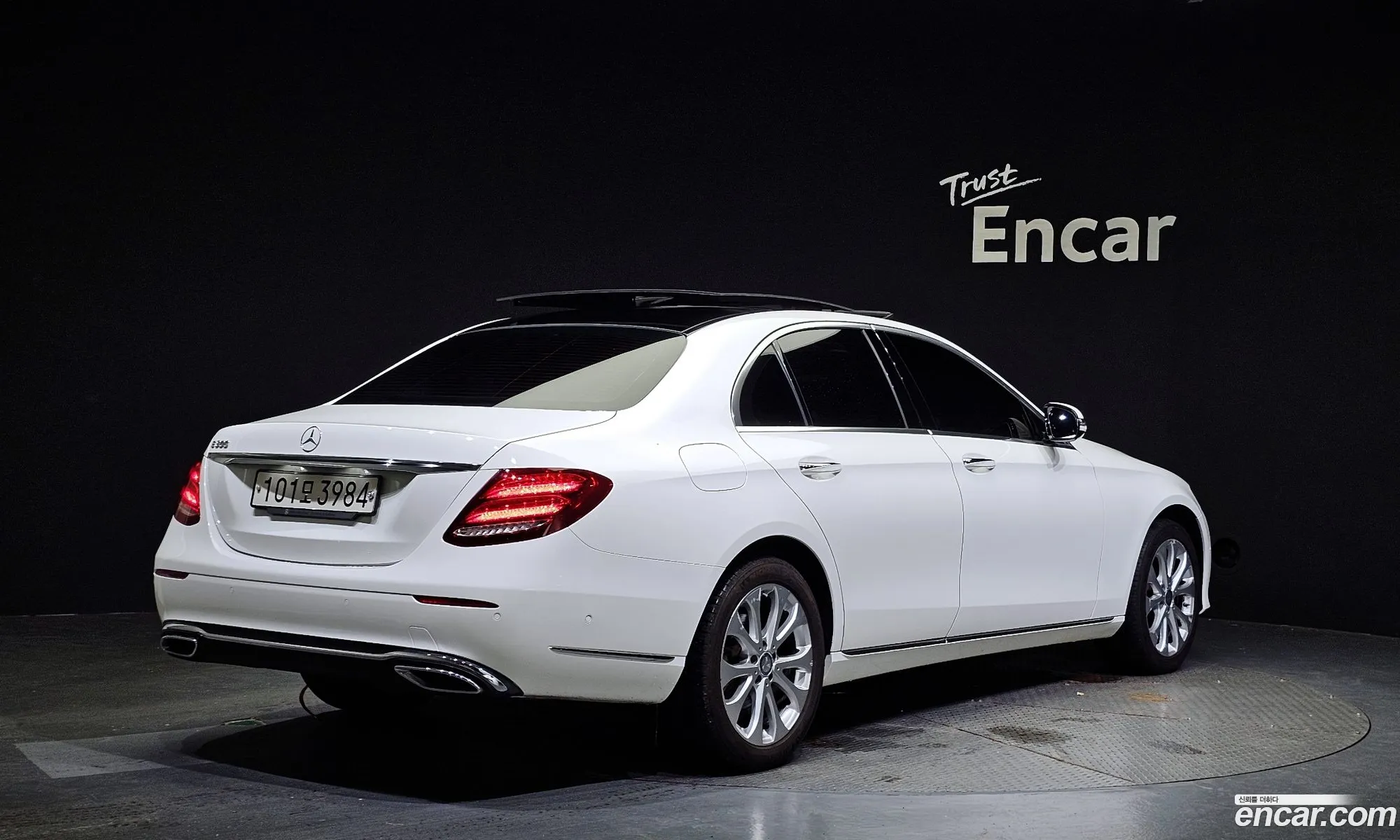 Mercedes-Benz E-Class W213 2016 — 19