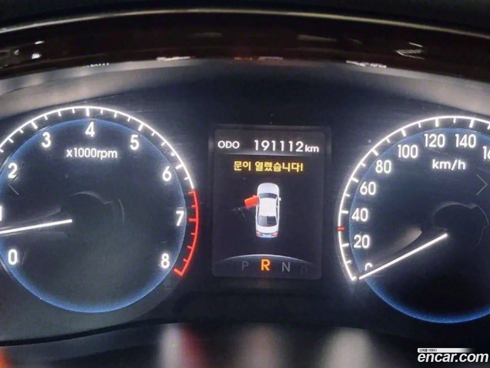 Hyundai Genesis 2011 — 12