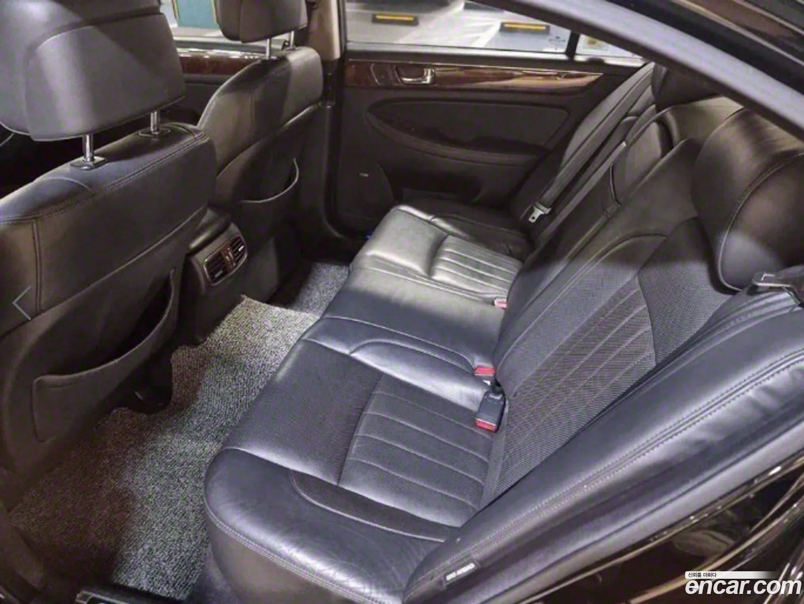 Hyundai Genesis 2011 — 16